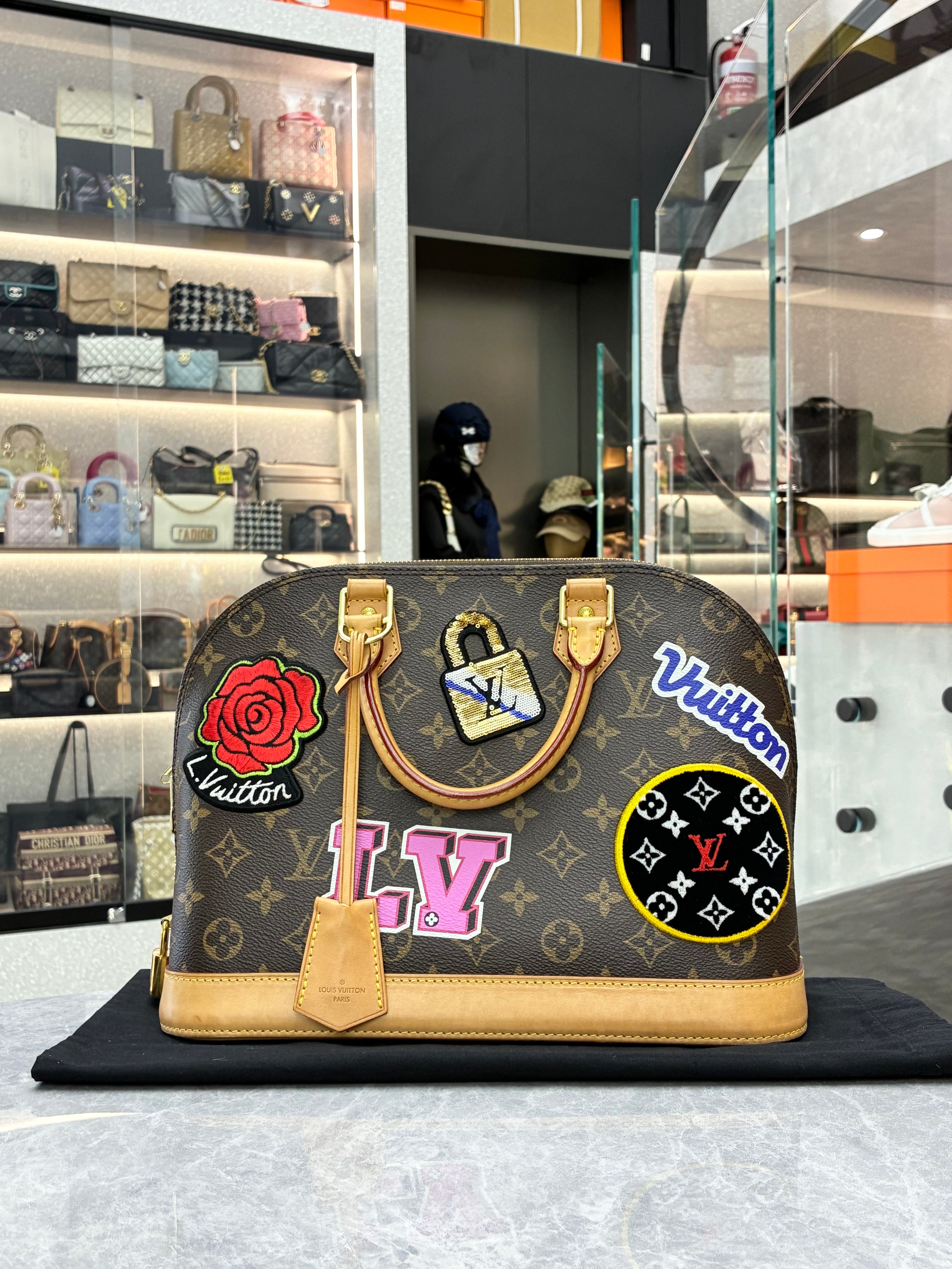 Louis Vuitton 2018 Limitation Monogram Alma PM - Handle bags