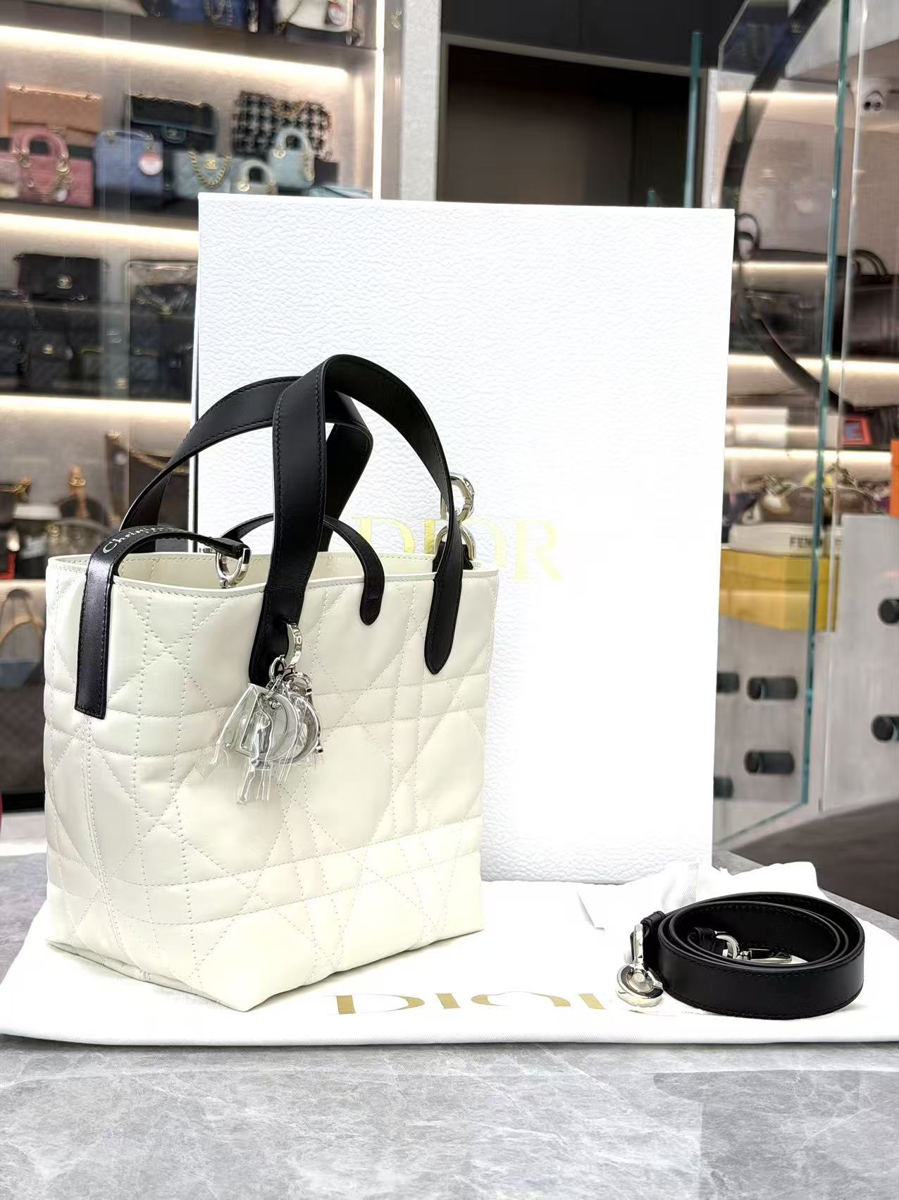 Dior Toujours vertical tote bag crafted in calfskin with macrocannage stitching