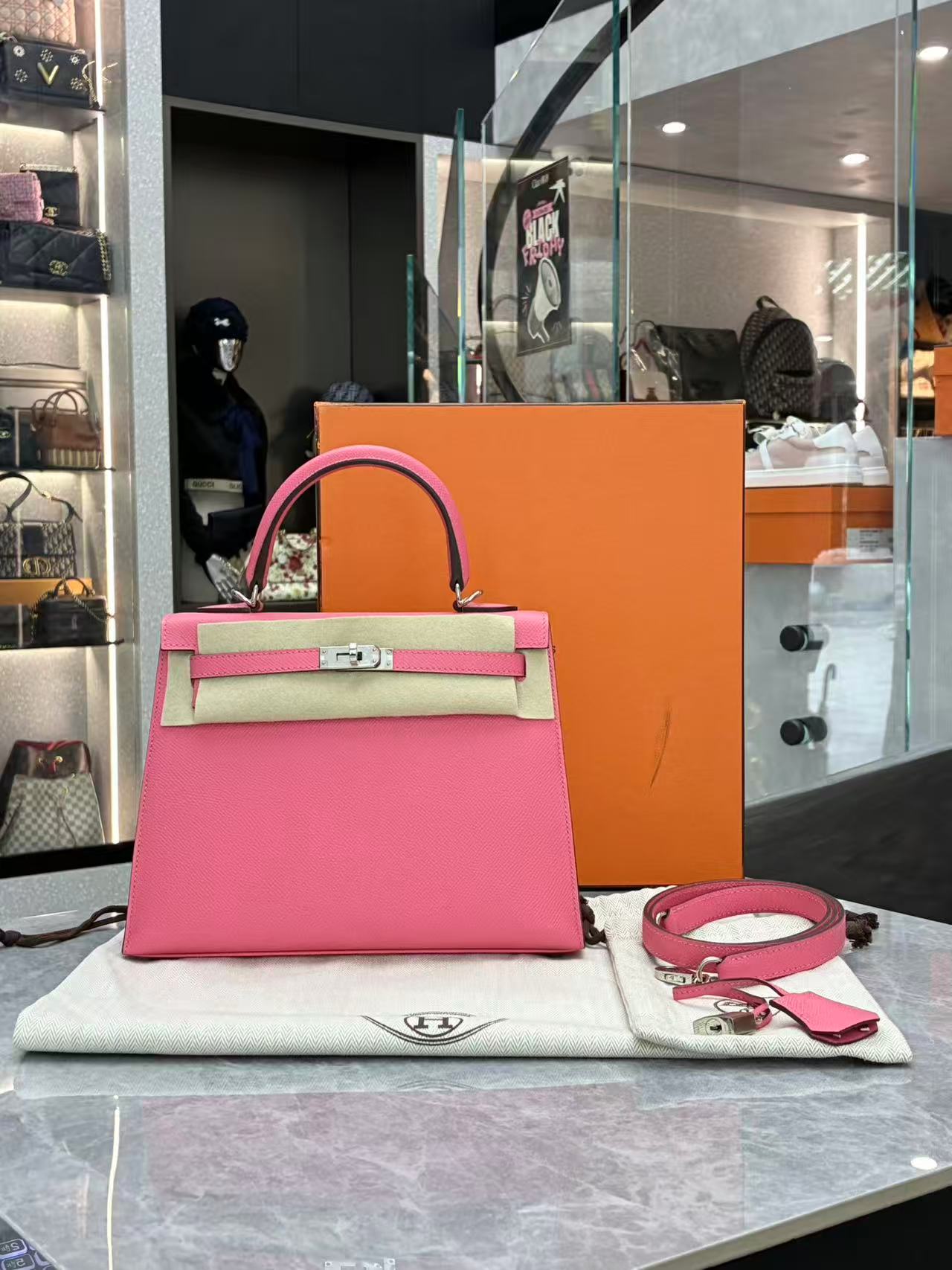 Hermès Kelly 25 Sellier handbag in Rose Azalée Epsom leather with palladium hardware