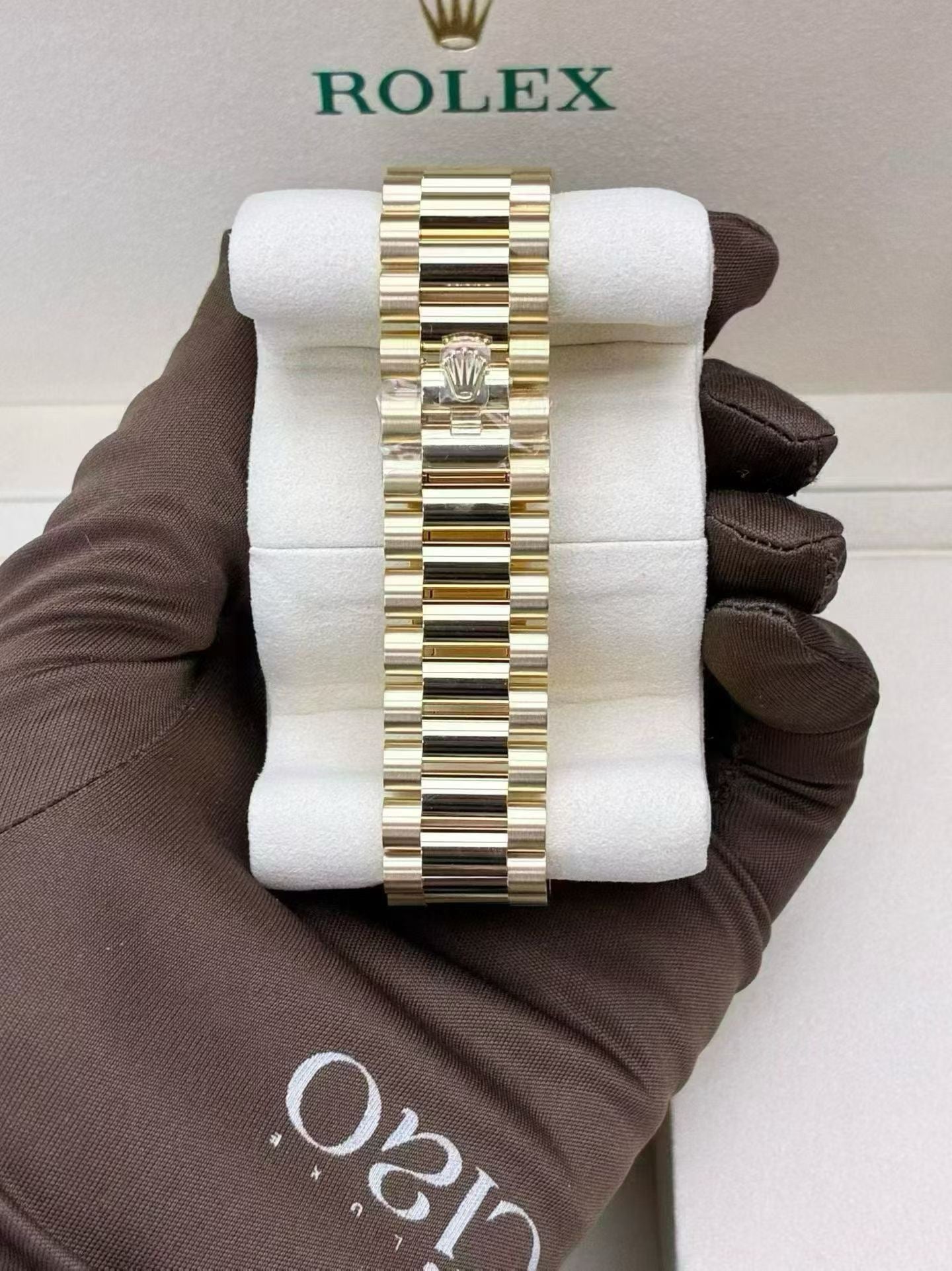 Day-Date 40 Oyster, 40 mm, yellow gold, with a black dial and baguette diamond markers