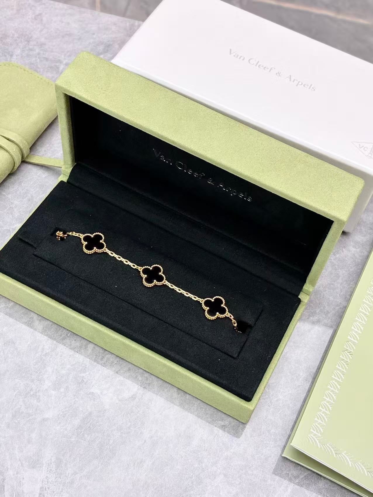 Van Cleef & Arpels Vintage Alhambra bracelet in 18k yellow gold featuring five onyx motifs