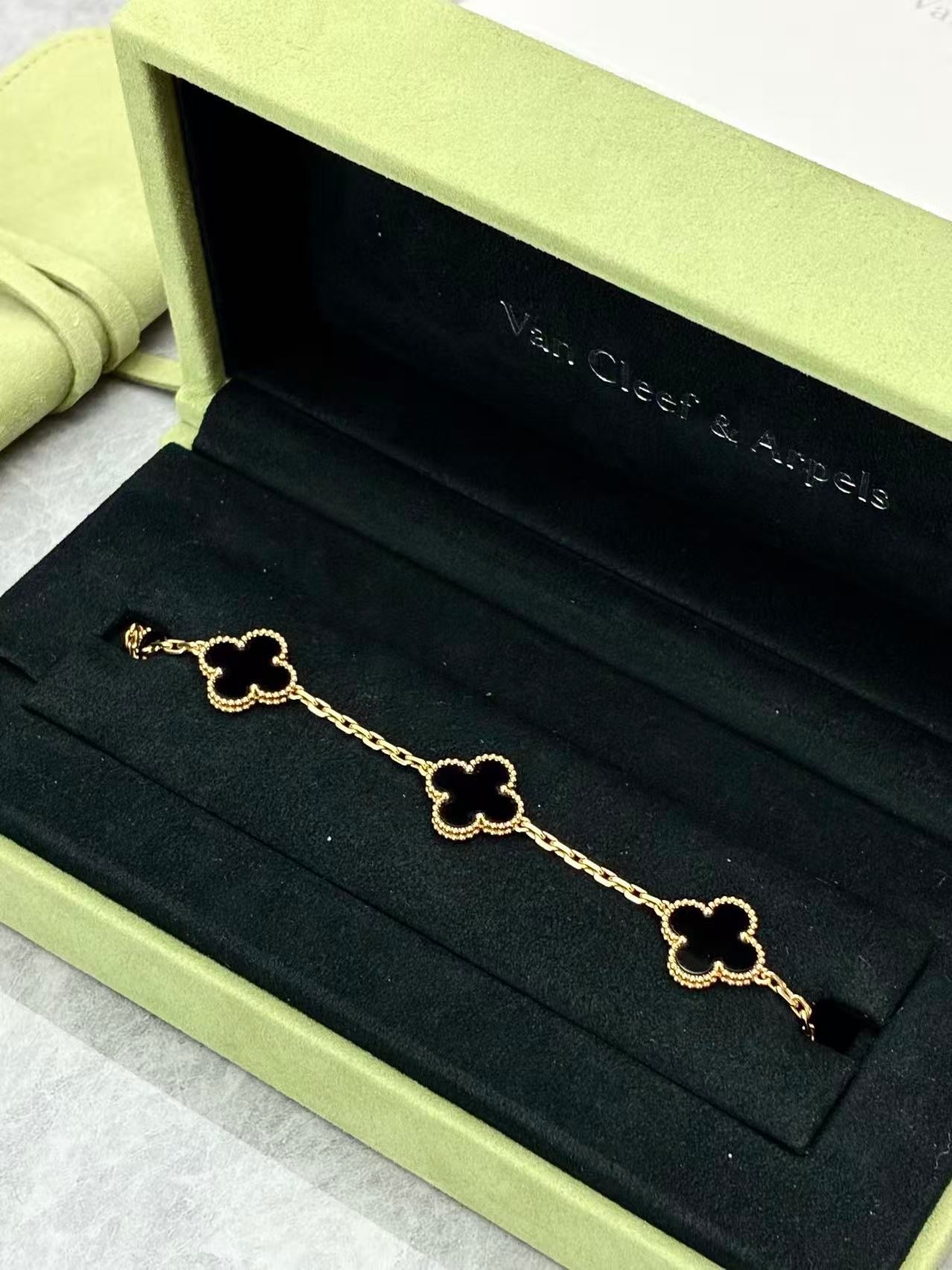 Van Cleef & Arpels Vintage Alhambra bracelet in 18k yellow gold featuring five onyx motifs