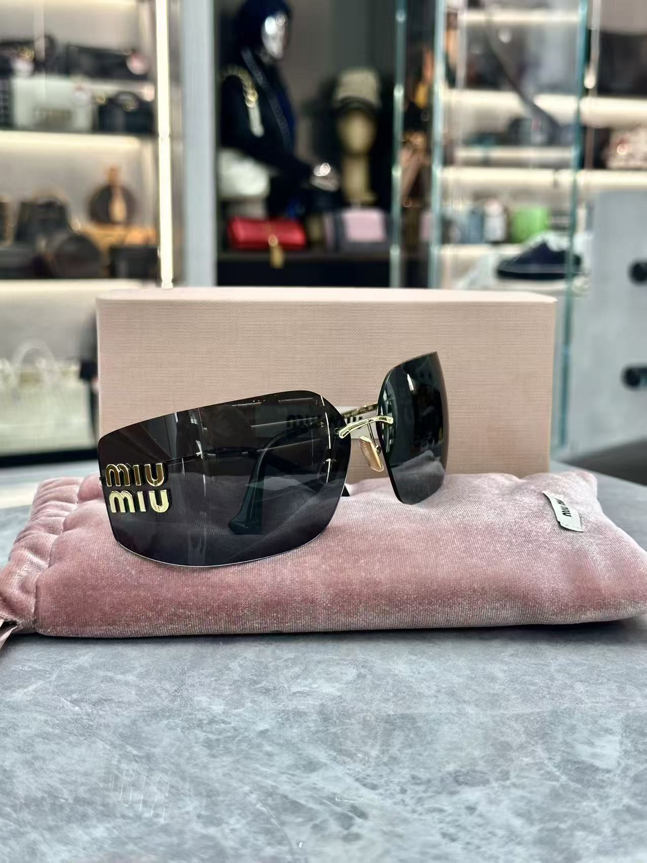 Miumiu Sunglass