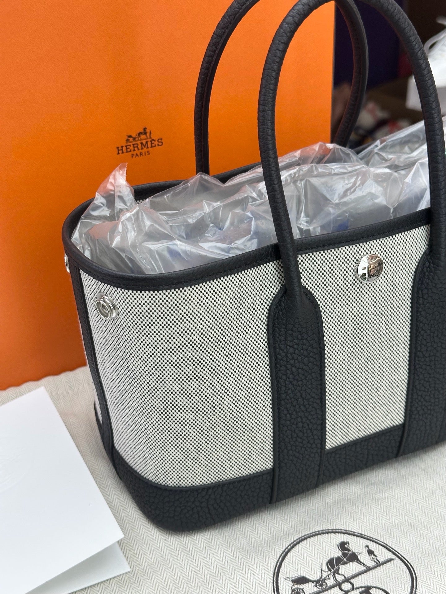 Hermès Neo Garden Party 23 handbag in Ecru and Noir Toile H Viking canvas with Negonda calfskin leathe