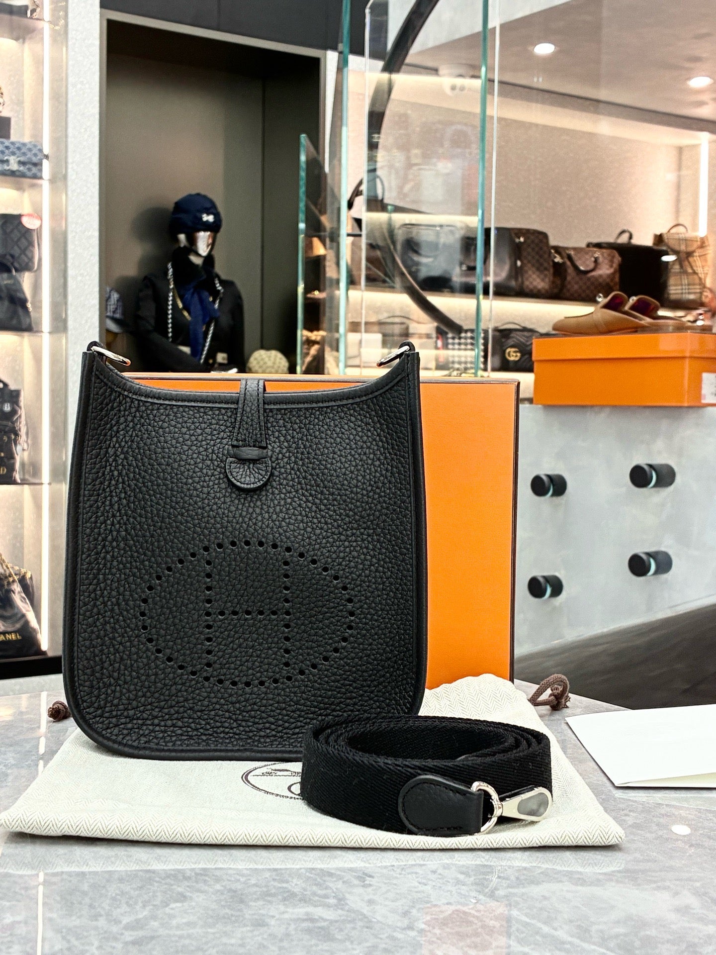 Hermès Evelyne 16 Amazone bag in black Taurillon Clemence leather (K stamp)