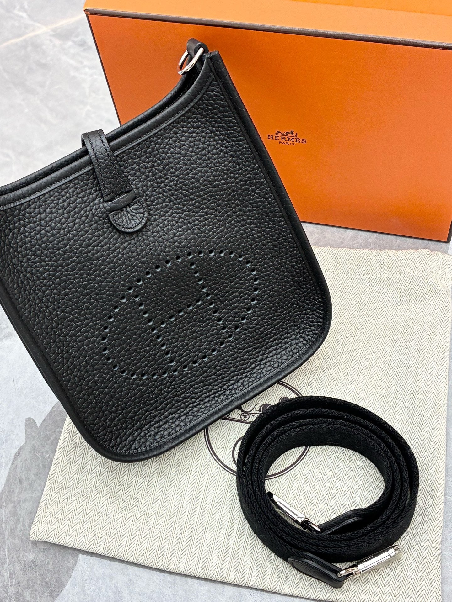 Hermès Evelyne 16 Amazone bag in black Taurillon Clemence leather (K stamp)