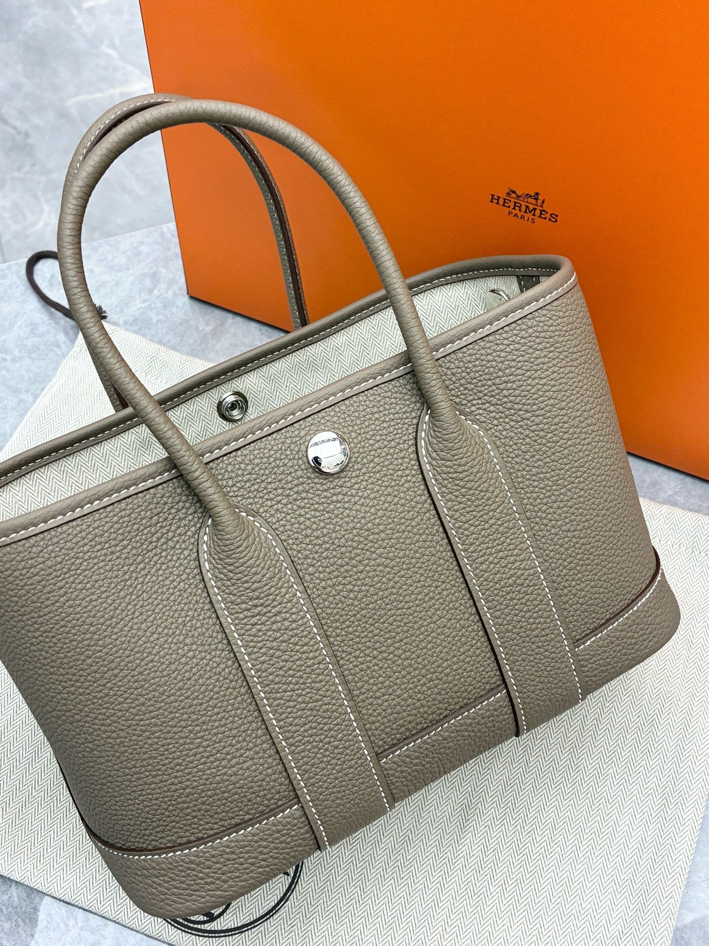 Hermès Neo Garden Party 23 bag in Etoupe Togo leather with silver-tone hardware (G stamp)
