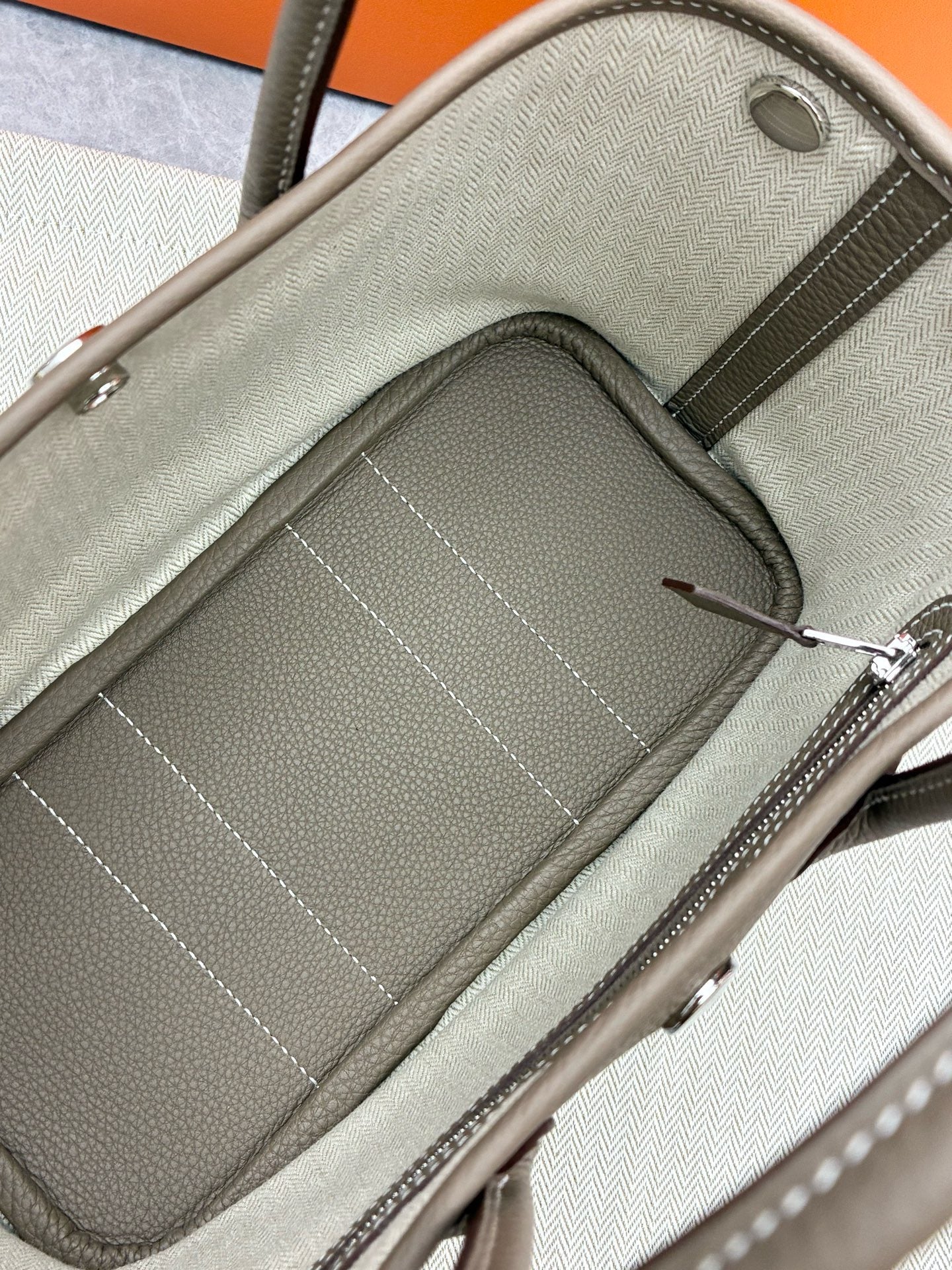 Hermès Neo Garden Party 23 bag in Etoupe Togo leather with silver-tone hardware (G stamp)