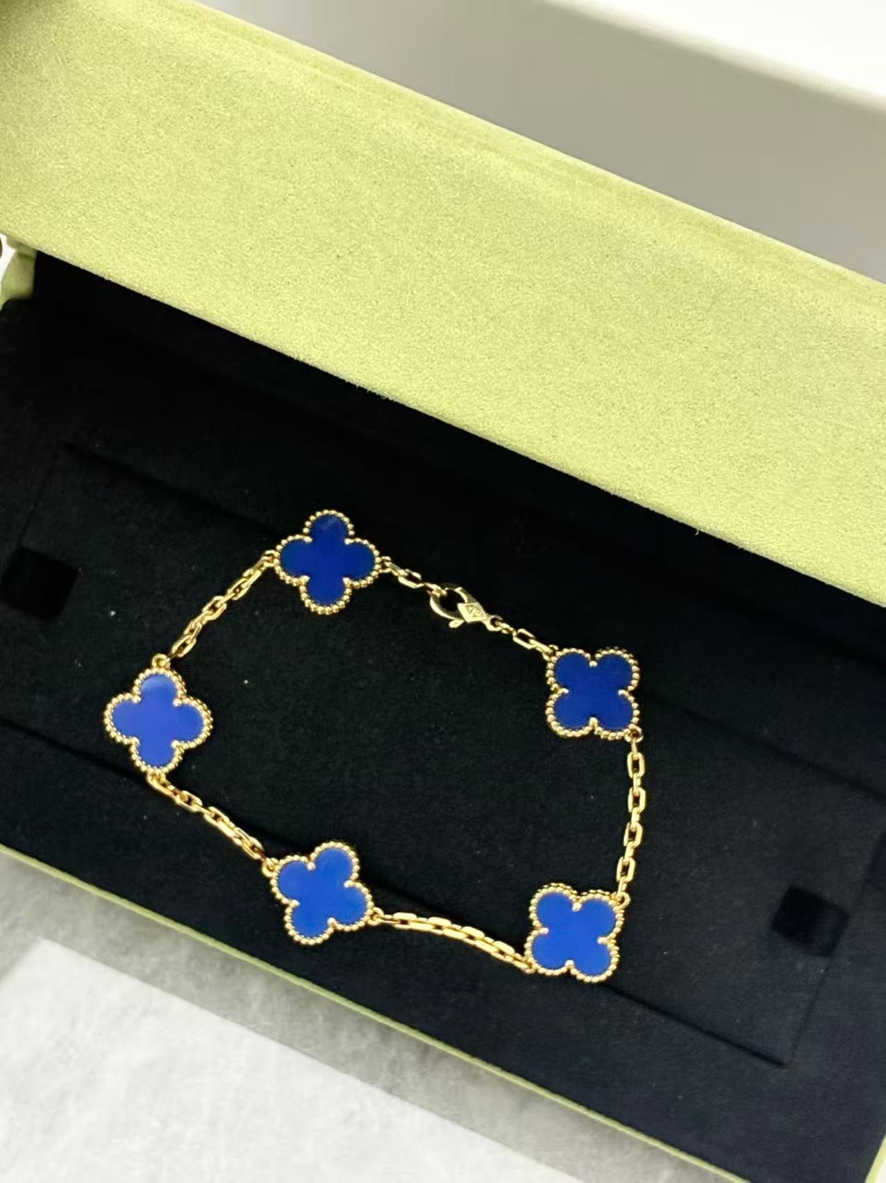 Van Cleef and Arpels vintage Alhambra bracelet 5 motifs 18k yellow gold , agate