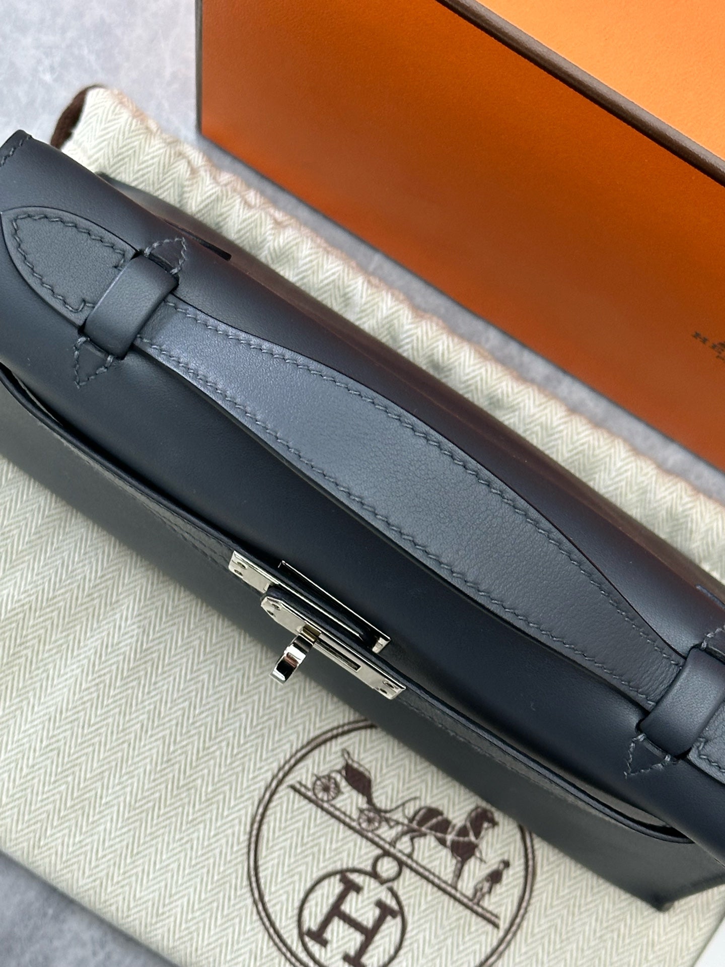 HERMÈS Mini Kelly I – Haze Grey Leather, Palladium Hardware, W Stamp, Excellent Pre-Owned