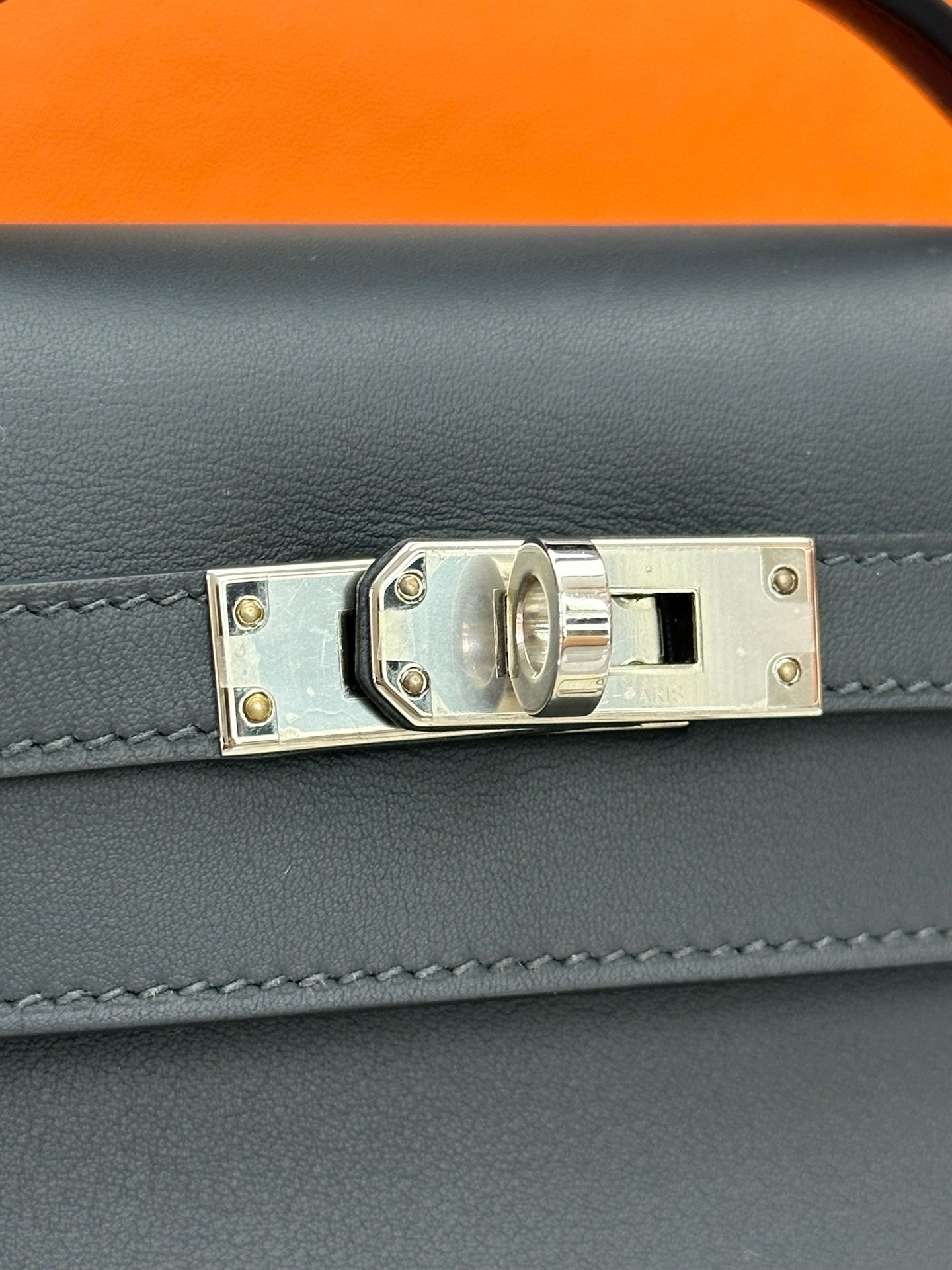 HERMÈS Mini Kelly I – Haze Grey Leather, Palladium Hardware, W Stamp, Excellent Pre-Owned