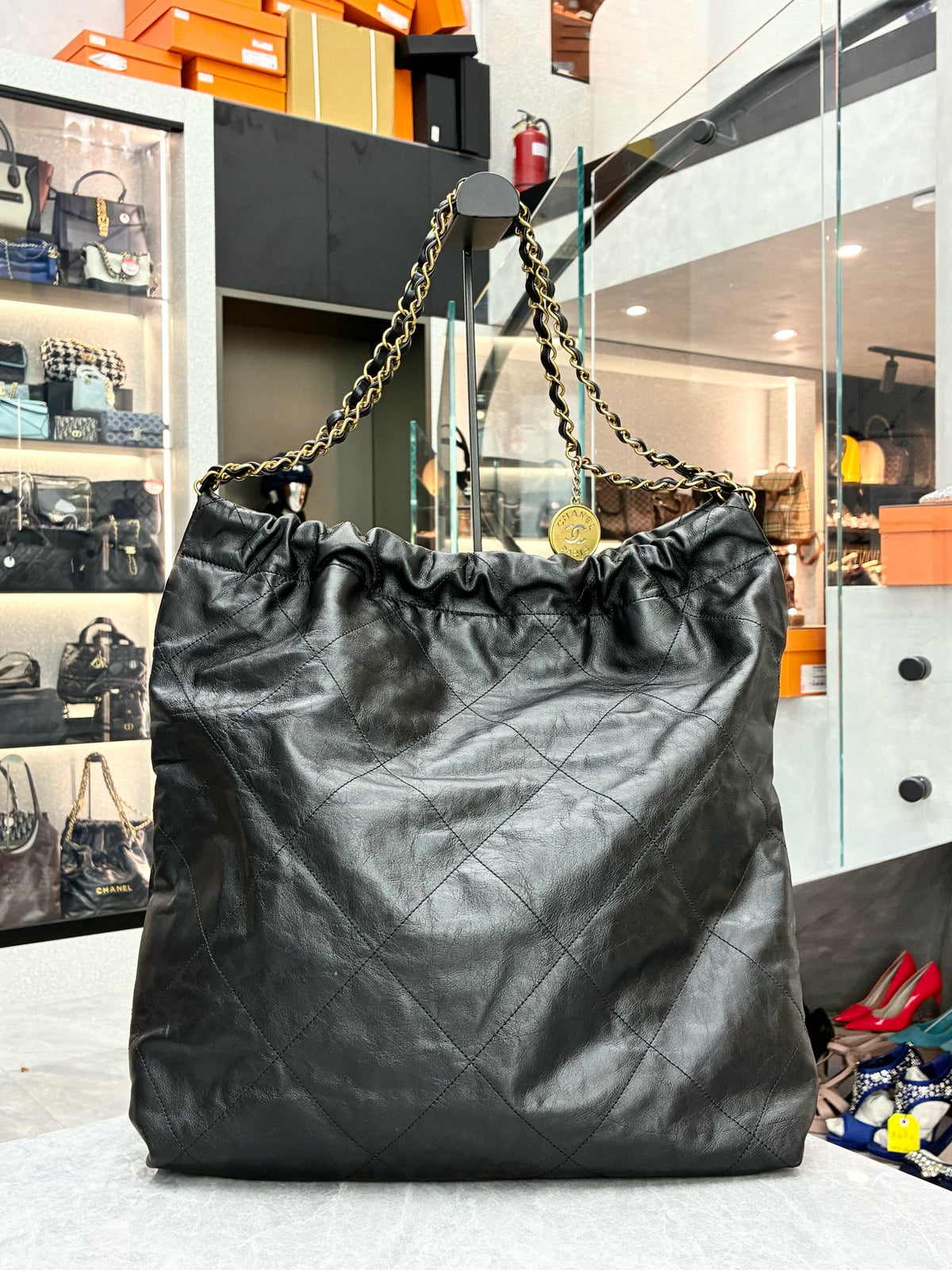 CHANEL 22 Large Hobo – Black Shiny Calfskin, Gold Hardware, Microchip Style, Good Pre-Owned