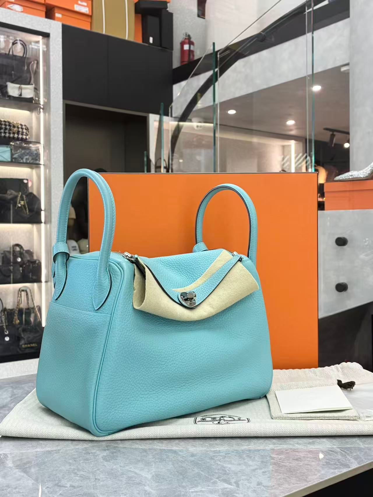Hermès Lindy 30 – Macaron Blue (3P), Clemence Leather, Palladium Hardware, T Stamp