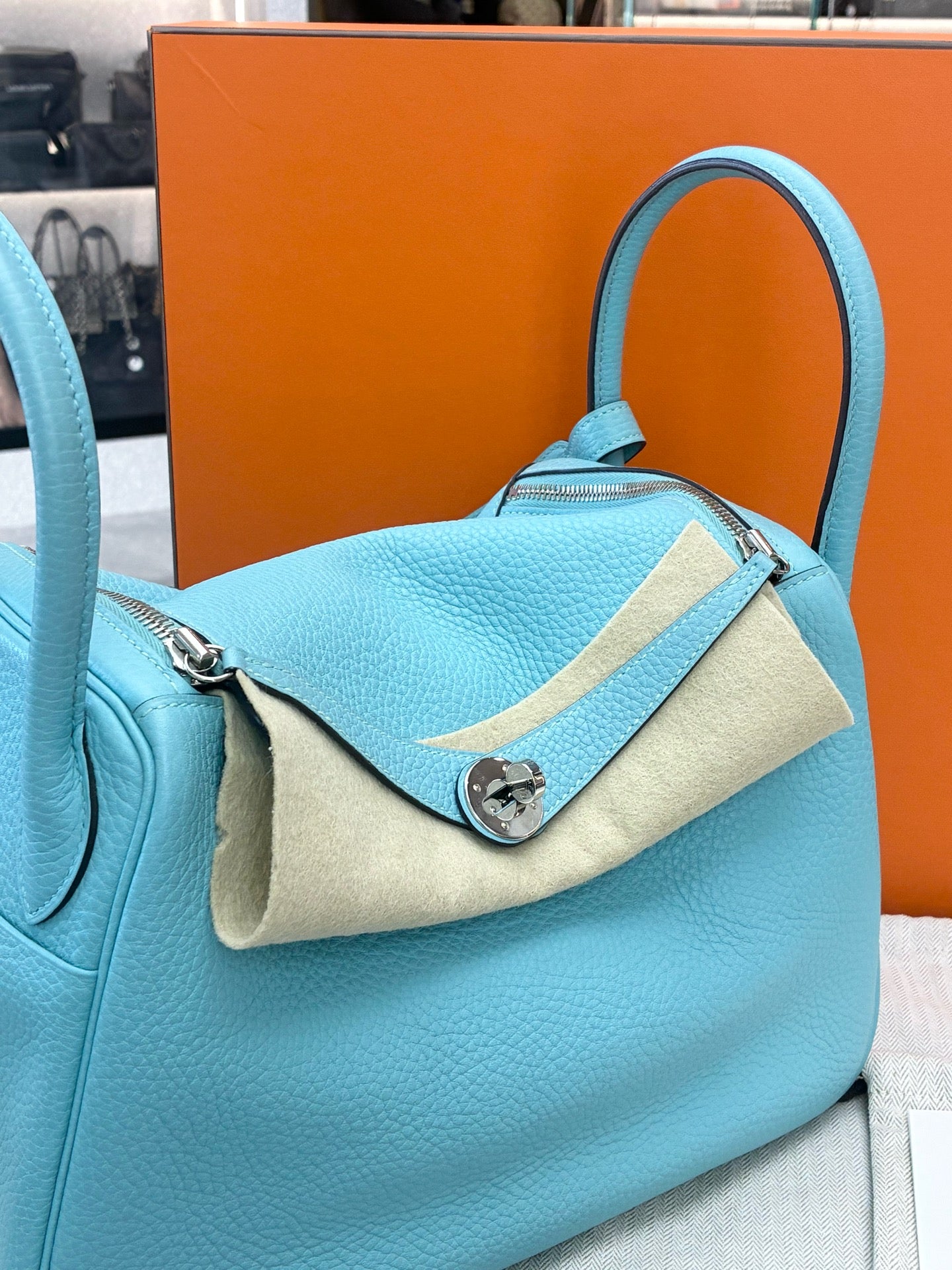 Hermès Lindy 30 – Macaron Blue (3P), Clemence Leather, Palladium Hardware, T Stamp