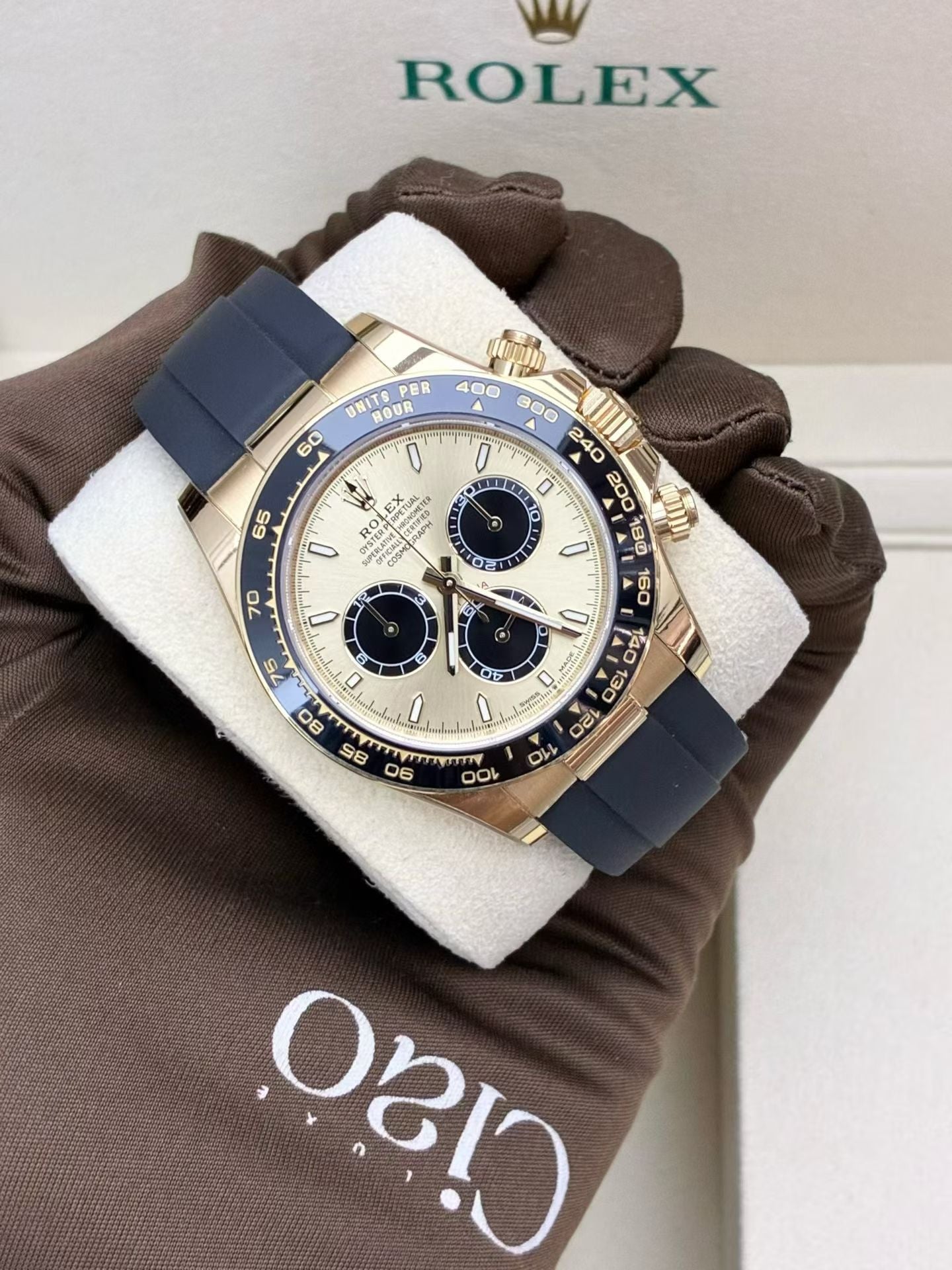 Rolex Cosmograph Daytona 126518LN – 18K Yellow Gold, Champagne Dial, Oysterflex