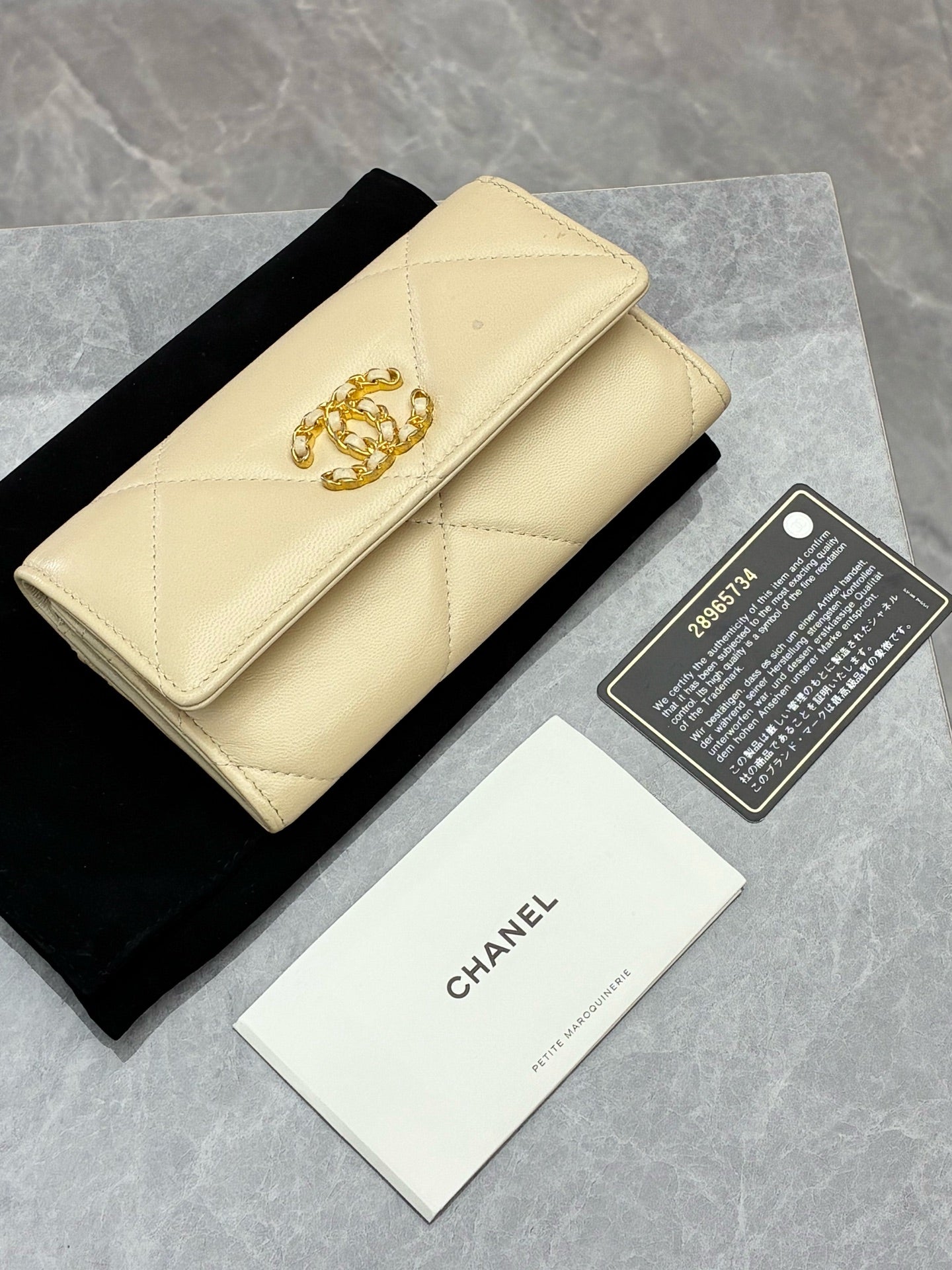 CHANEL 19 Wallet on Chain – Cream Lambskin, Gold Hardware, Pre-Owned