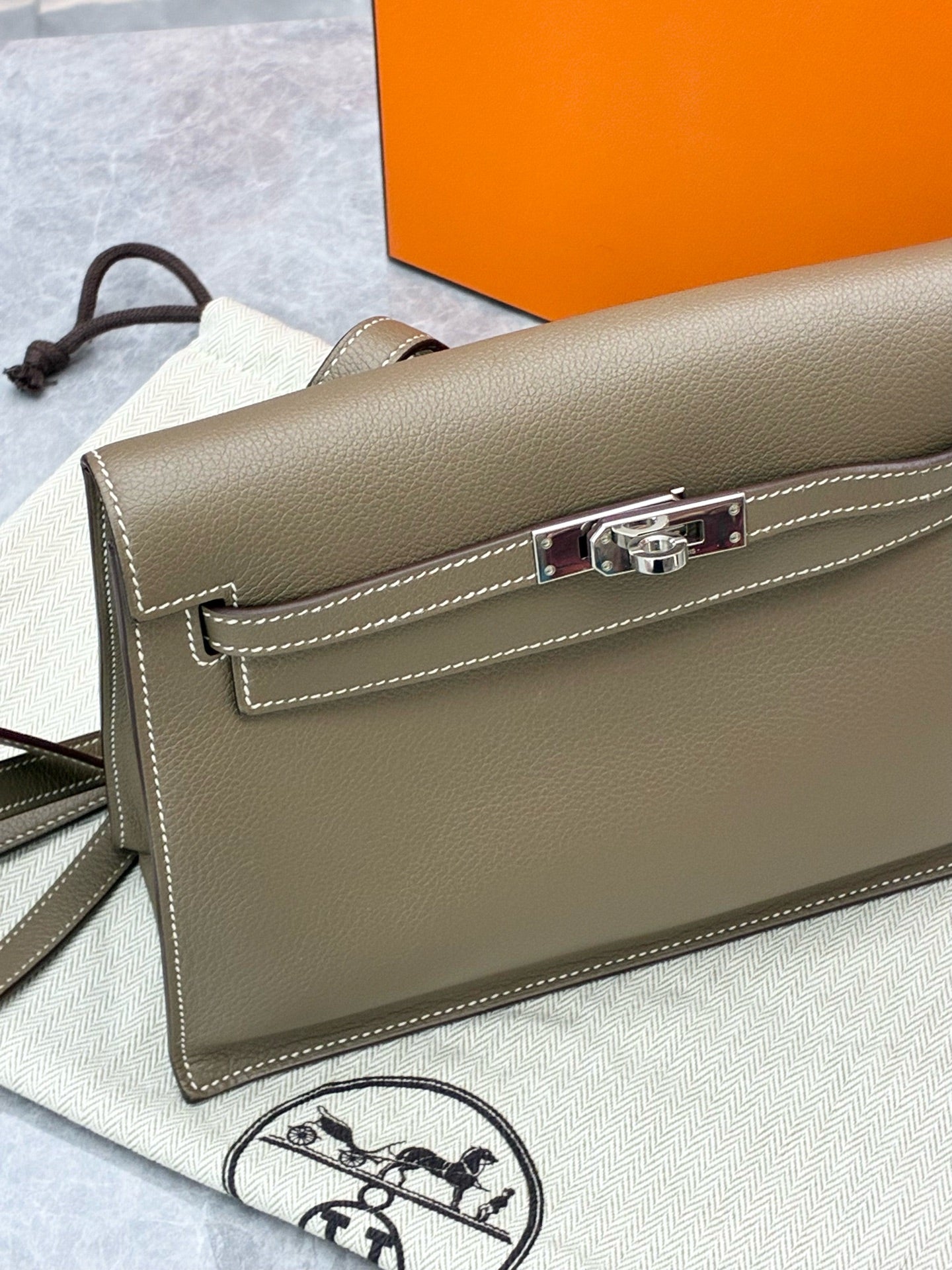 Hermès Kelly Danse – Elephant Grey Evercolor Leather, Palladium Hardware, W Stamp, Pre-Owned