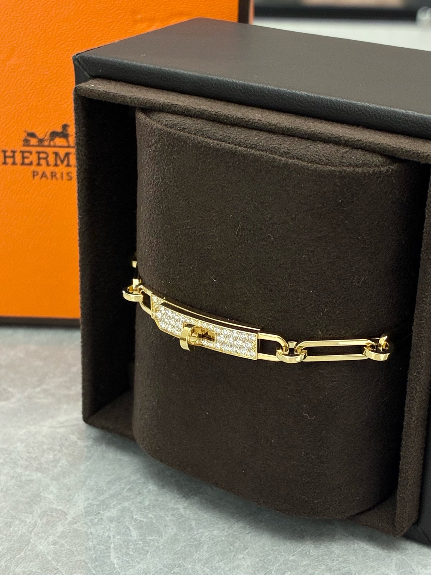 Hermès Kelly Chain Bracelet – Rose Gold, Half Diamond-Set, Brand New