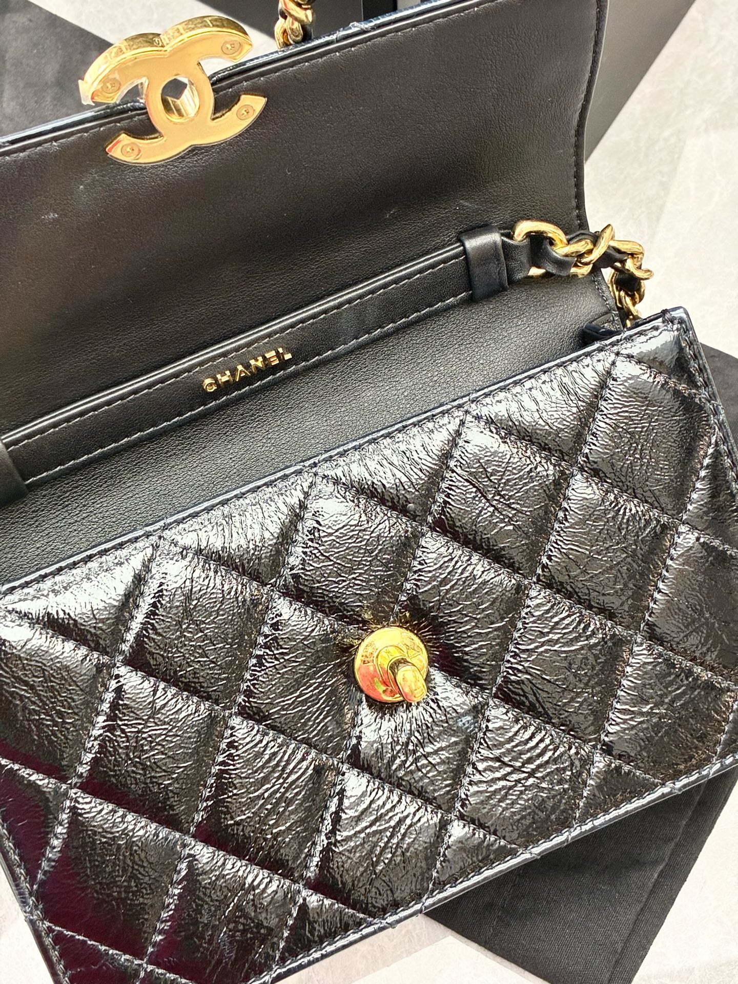 CHANEL 25A Flap Bag - Black Oil-Wax Calfskin, Gold Hardware, Very Good Pre-Owned