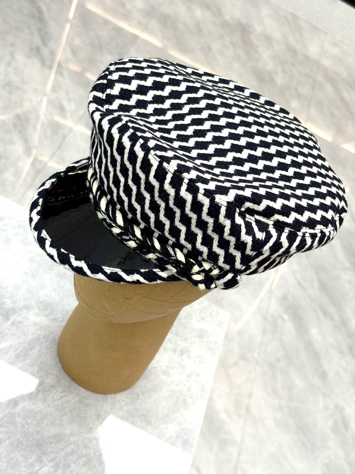 CHANEL Tweed Beret – Black & White Wool Tweed, 2018 Métiers d'Art, Pre-Owned