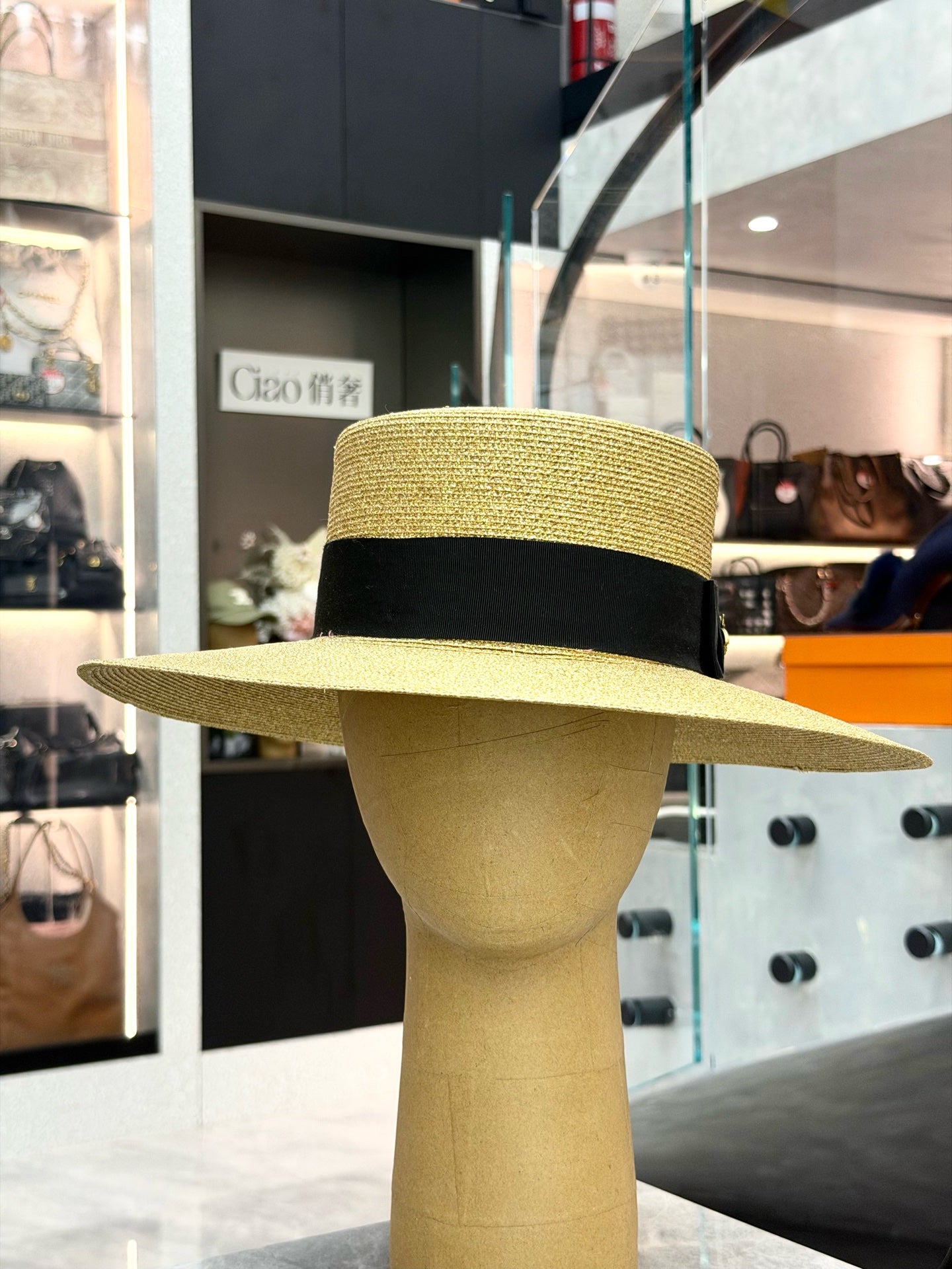 GUCCI Wide-Brim Straw Hat – Gold Bee Motif, Size L (58), Pre-Owned