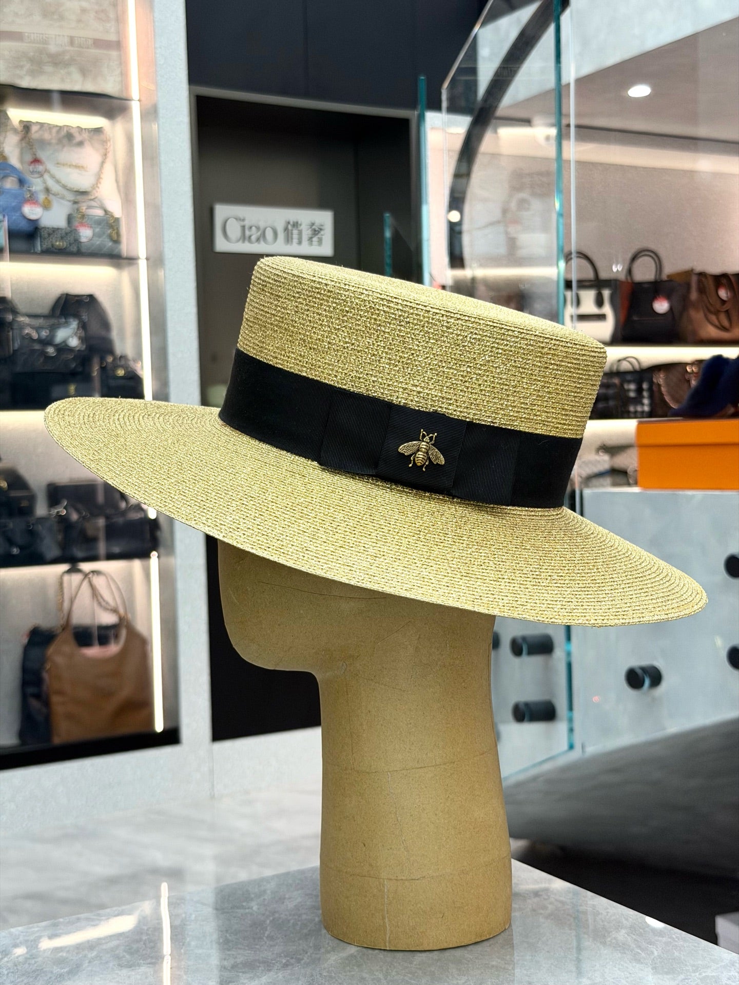 GUCCI Wide-Brim Straw Hat – Gold Bee Motif, Size L (58), Pre-Owned