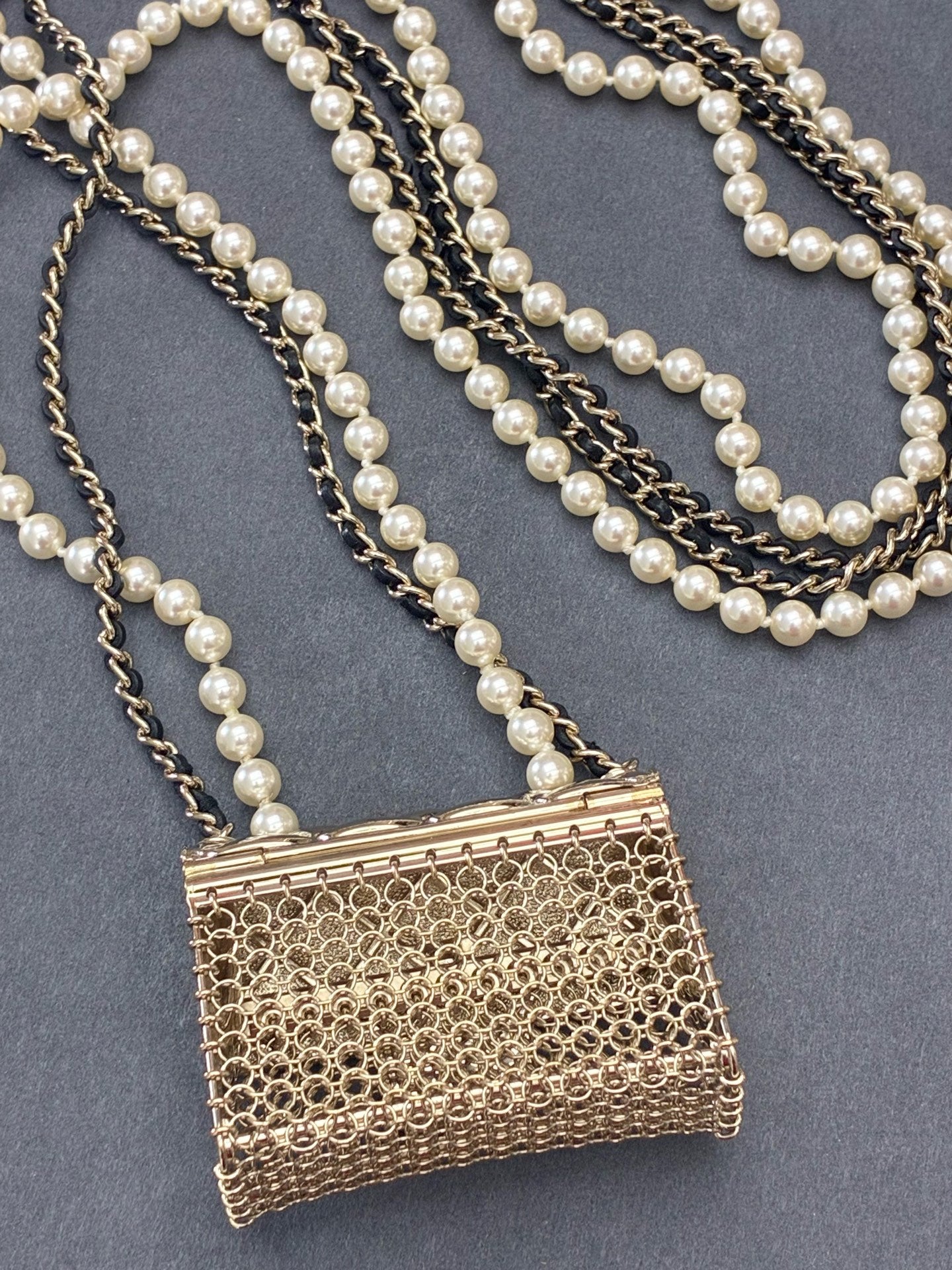 CHANEL 21S Tiny Bag Necklace – Gold-Tone Metal, Pearl & Leather-Woven Chain, Very Good Pre-Owned