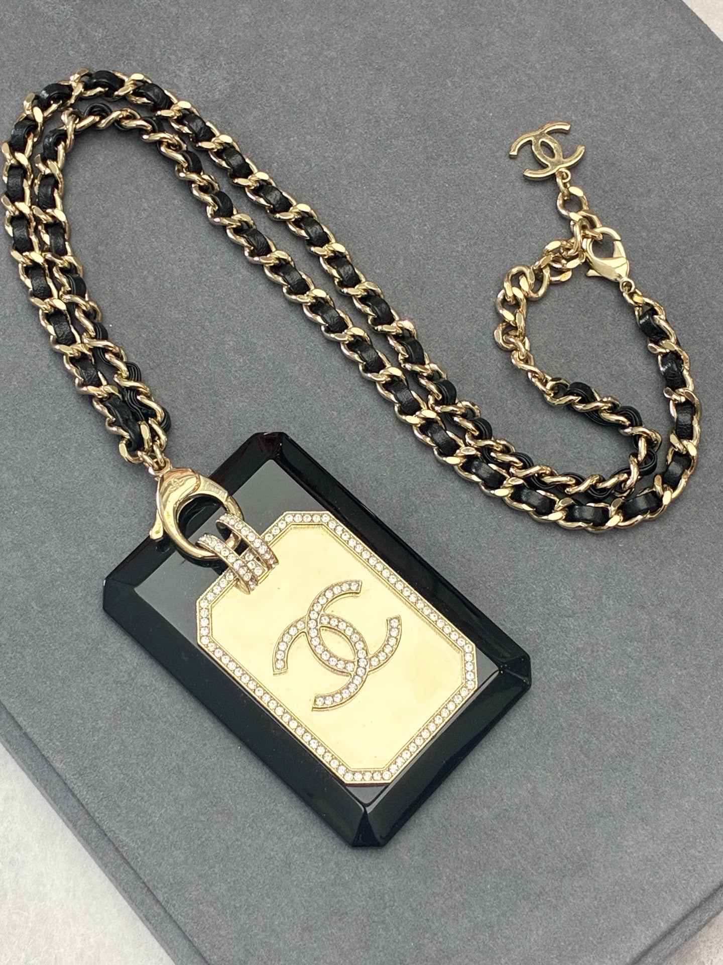 CHANEL 21A Card Mirror Necklace – Black with Crystal Double-C Logo, Long Knit Chain, Very Good Pre-Owned