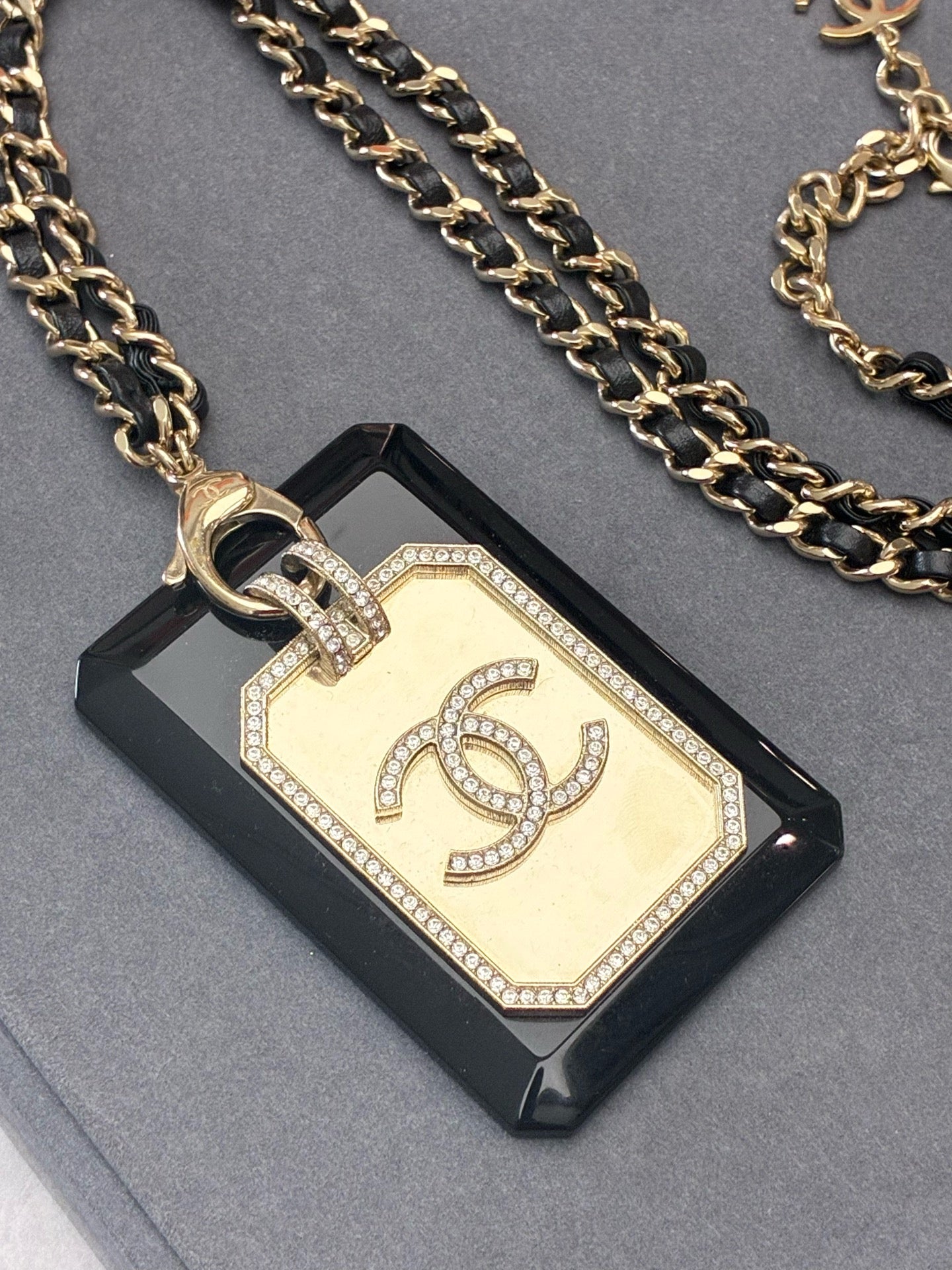 CHANEL 21A Card Mirror Necklace – Black with Crystal Double-C Logo, Long Knit Chain, Very Good Pre-Owned