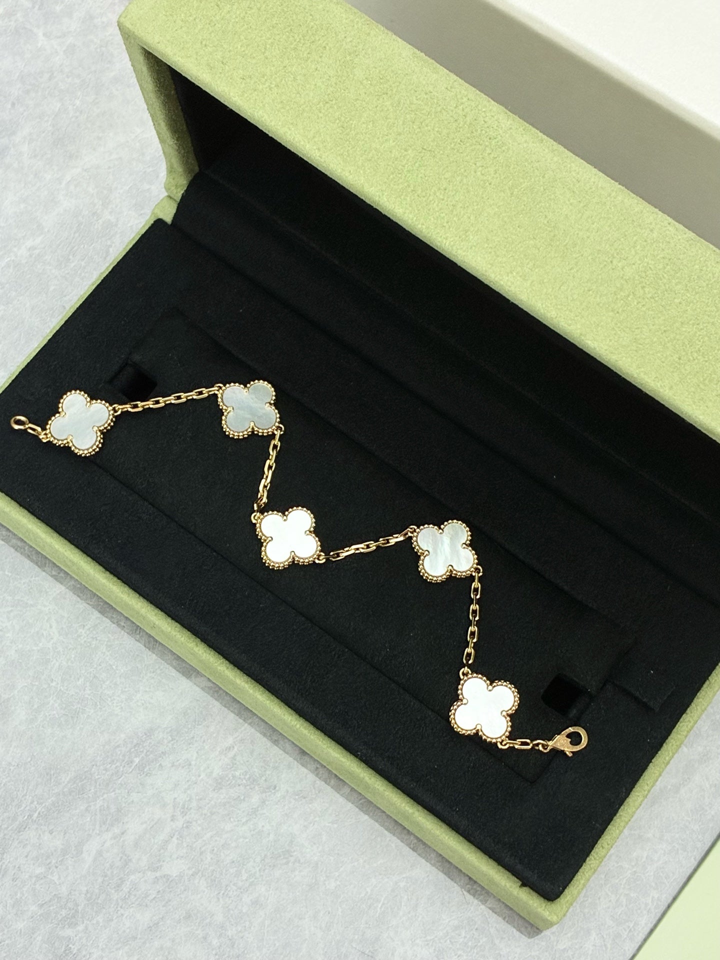 VAN CLEEF & ARPELS Vintage Alhambra Bracelet – White Mother-of-Pearl & Yellow Gold, Reference VCARA41800, Excellent Pre-Owned