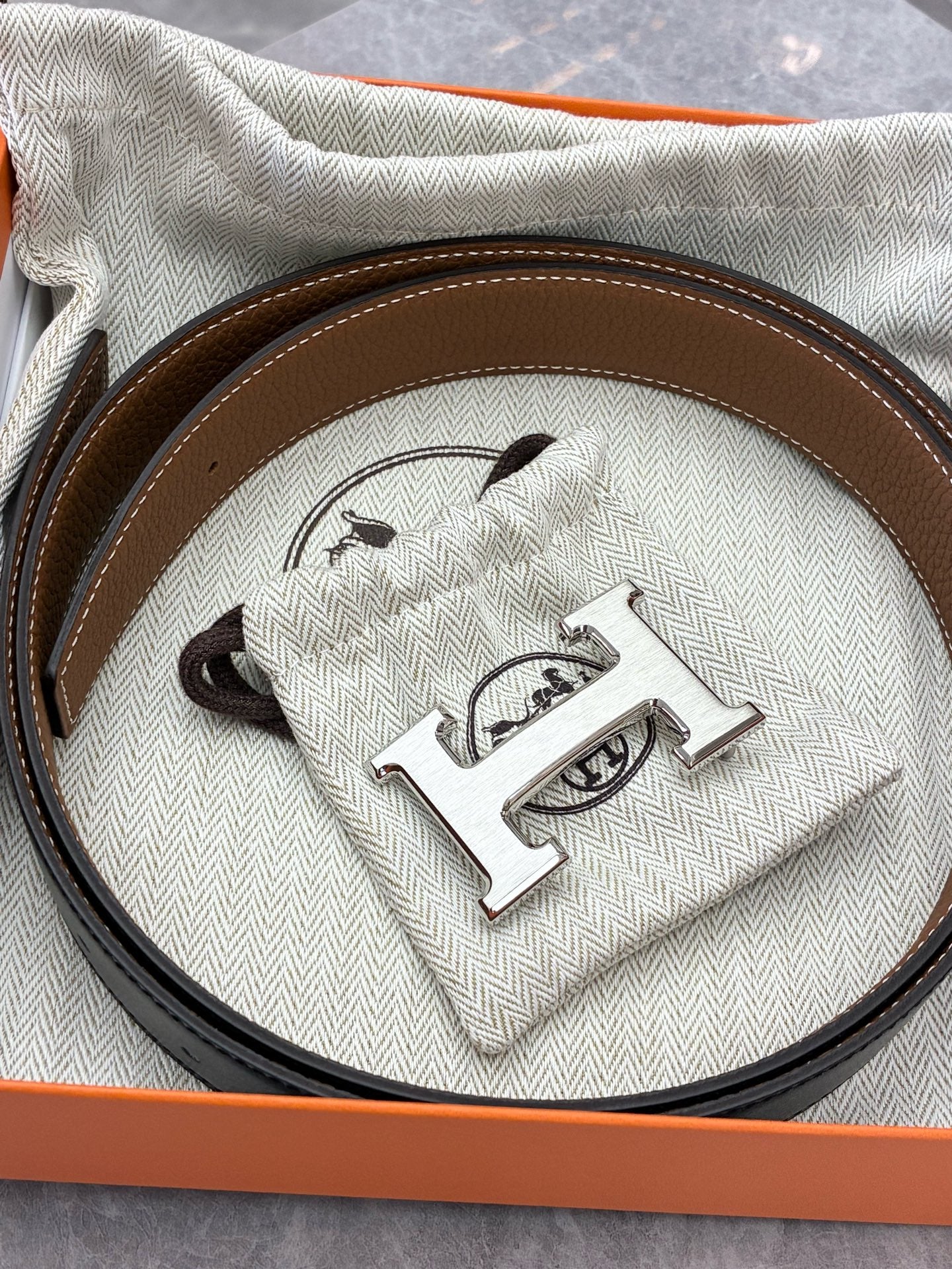 HERMÈS Reversible Belt 95 cm – Black & Coffee Brown Calfskin, Brushed Palladium H Buckle, Brand New