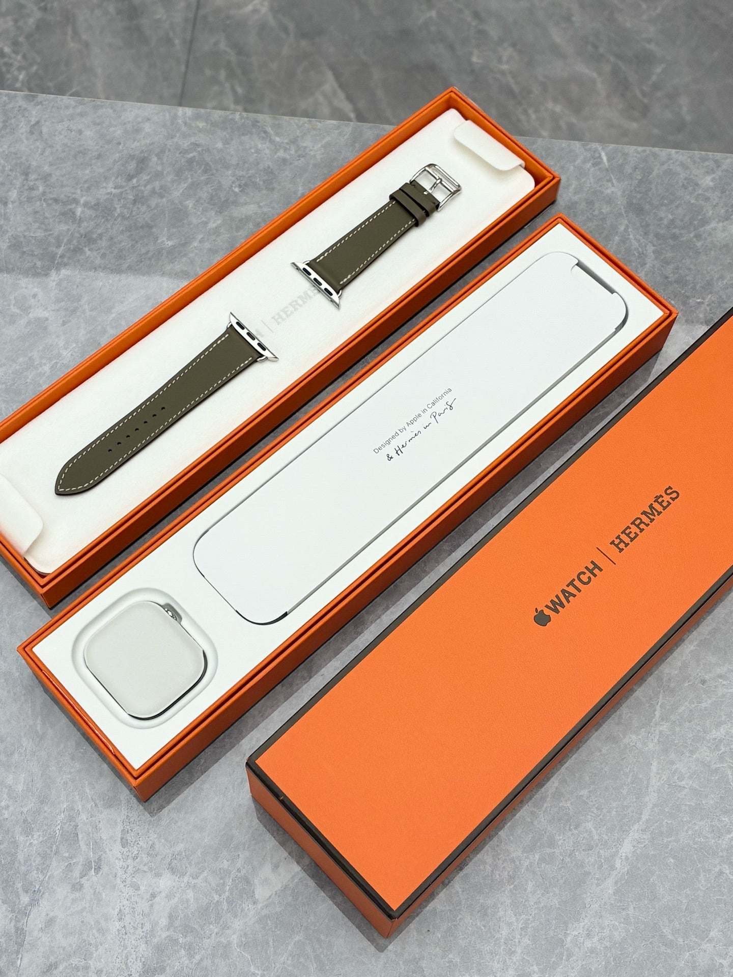 HERMÈS × Apple Watch Single Tour Band 42mm – Etoupe Swift Leather, Brand New