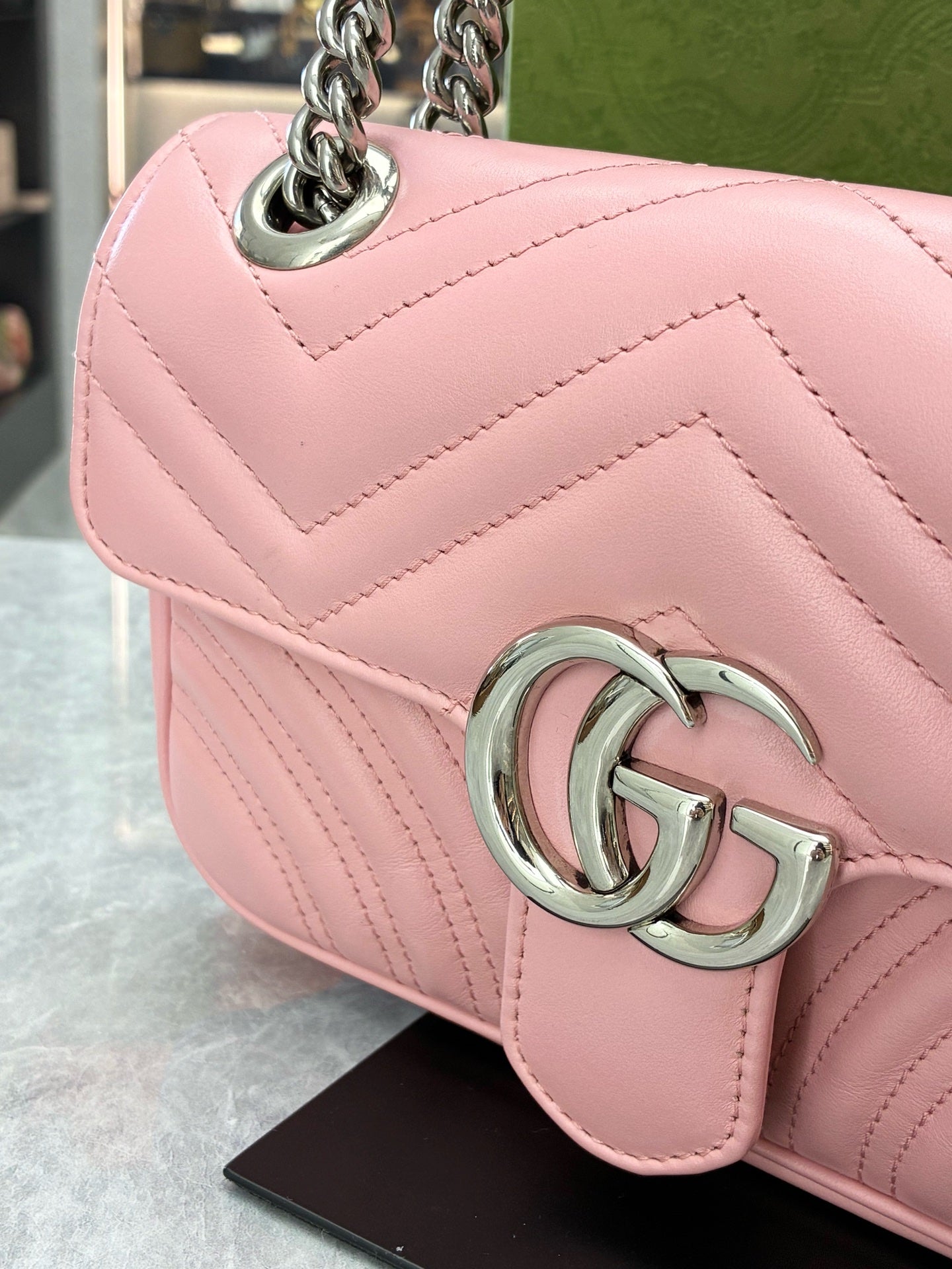 GUCCI GG Marmont Mini Flap Bag – Light Pink Matelassé Chevron Leather, Silver Hardware, 22 cm, Pre-Owned