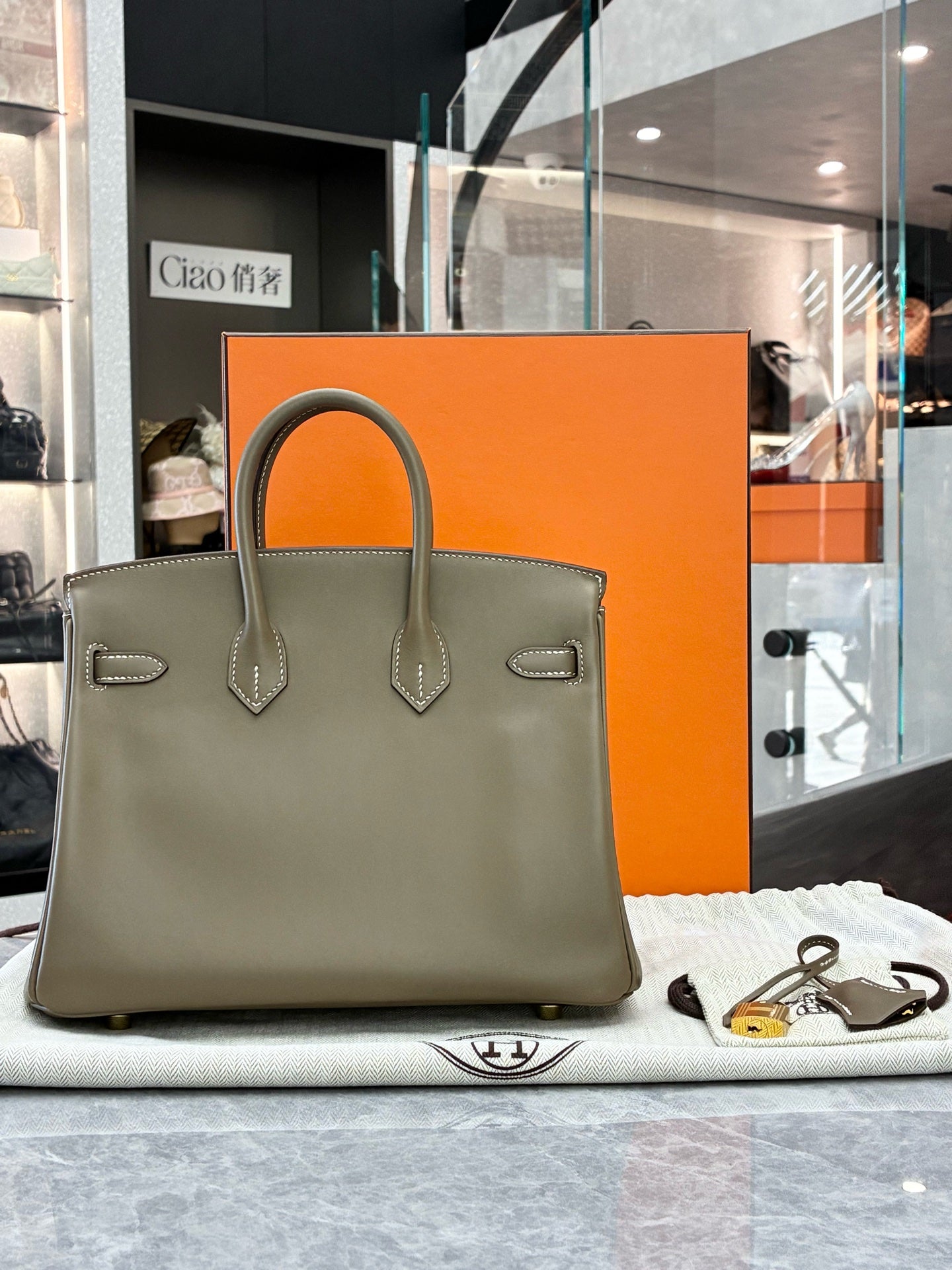 HERMÈS Birkin 25 – Étoupe Swift Leather, Gold Hardware, Y Stamp, Excellent Pre-Owned
