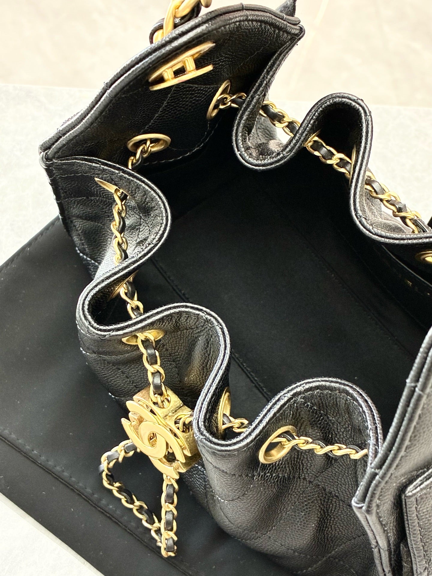 CHANEL 25 Bag Mini – Black Caviar Leather, Gold-Tone Hardware, Classic Diamond Quilting, Excellent Pre-Owned