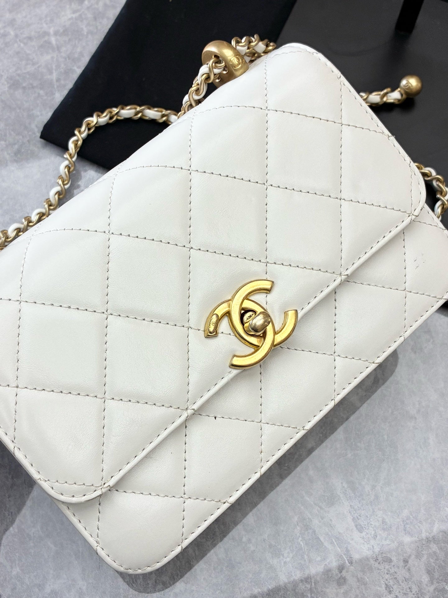 CHANEL 19 Double Gold-Pearl Chain Flap Bag – White Lambskin, Gold Hardware, 19 cm, Excellent Pre-Owned