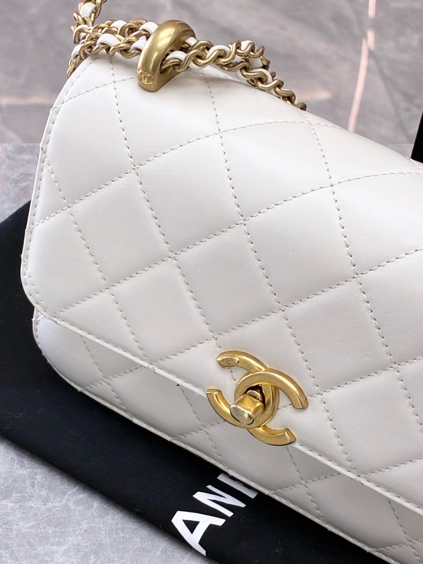 CHANEL 19 Double Gold-Pearl Chain Flap Bag – White Lambskin, Gold Hardware, 19 cm, Excellent Pre-Owned