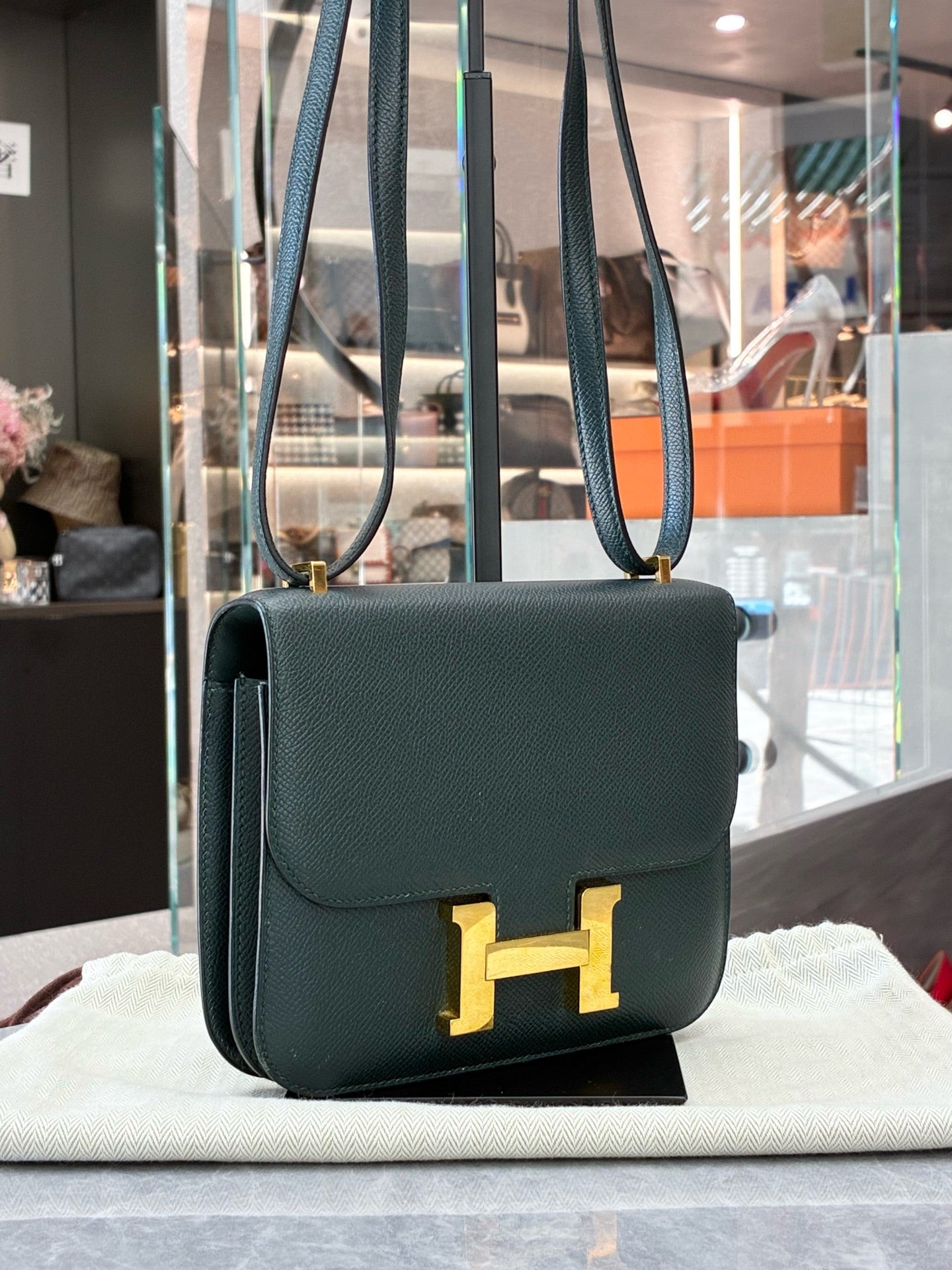 HERMÈS Constance 19 – Vert Cypres Epsom Leather, Gold Hardware, C Stamp, Excellent Pre-Owned