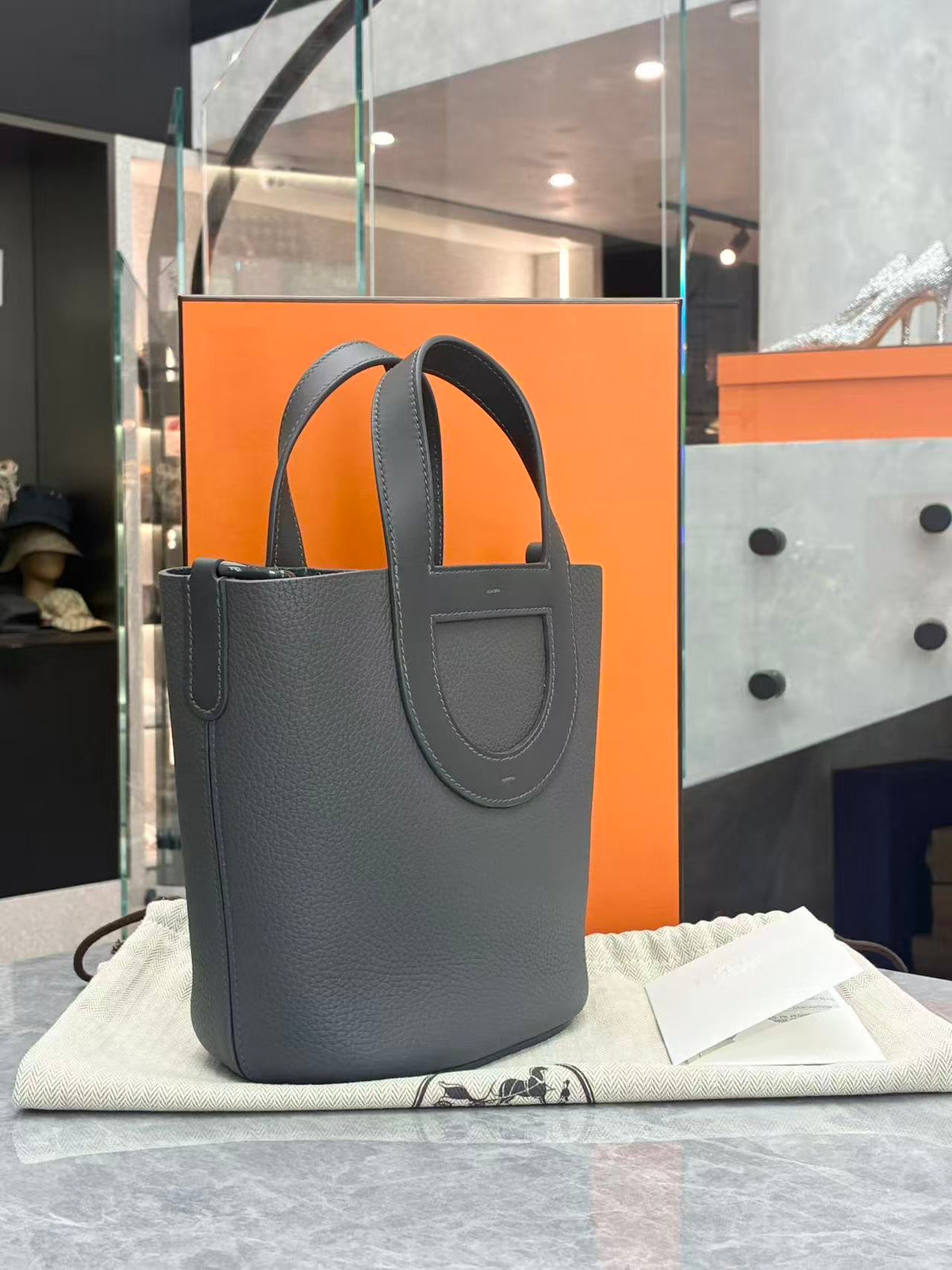 HERMÈS In-the-Loop 18 – Slate Grey Taurillon Clemence, W Stamp, Excellent Pre-Owned