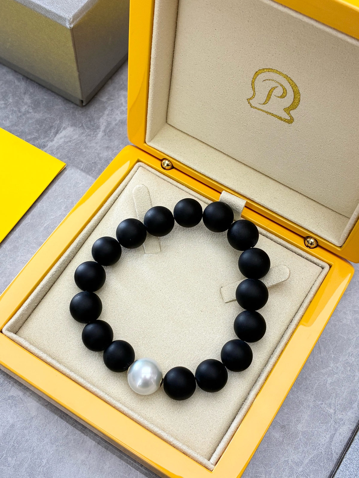 Paspaley Bracelet – 13mm Australian South Sea Pearl with Black Onyx Beads, Good Pre-Owned