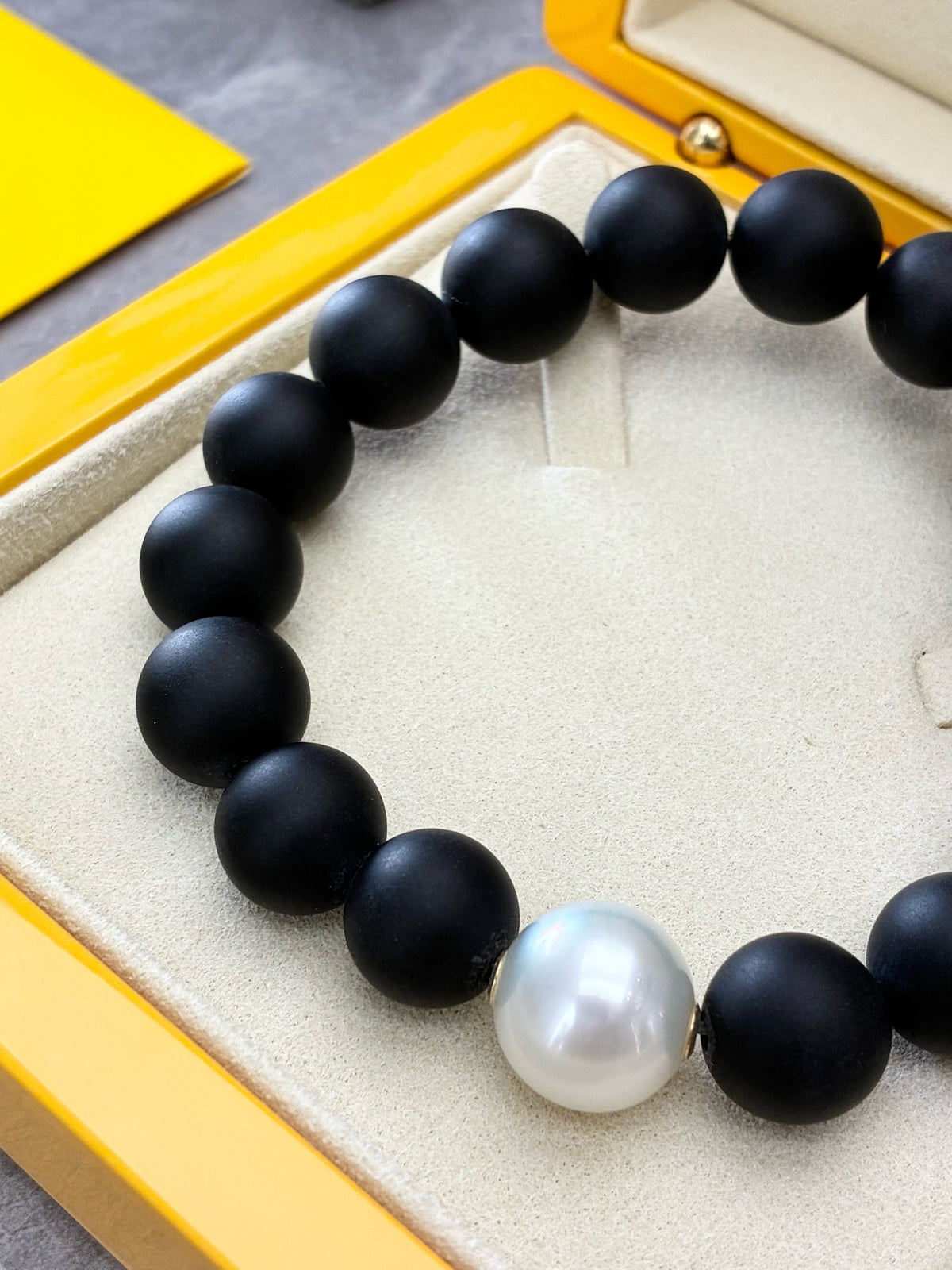 Paspaley Bracelet – 13mm Australian South Sea Pearl with Black Onyx Beads, Good Pre-Owned