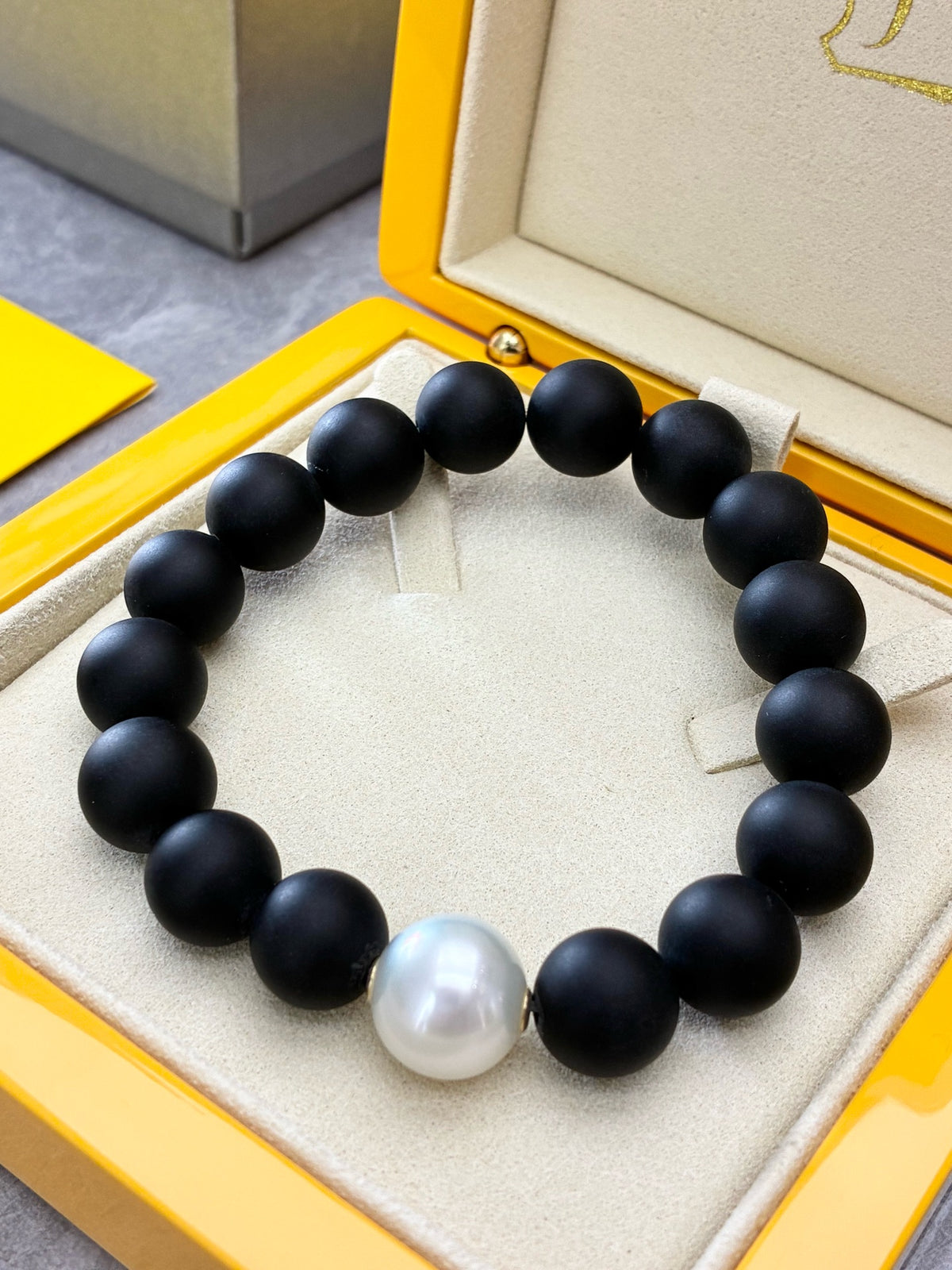 Paspaley Bracelet – 13mm Australian South Sea Pearl with Black Onyx Beads, Good Pre-Owned
