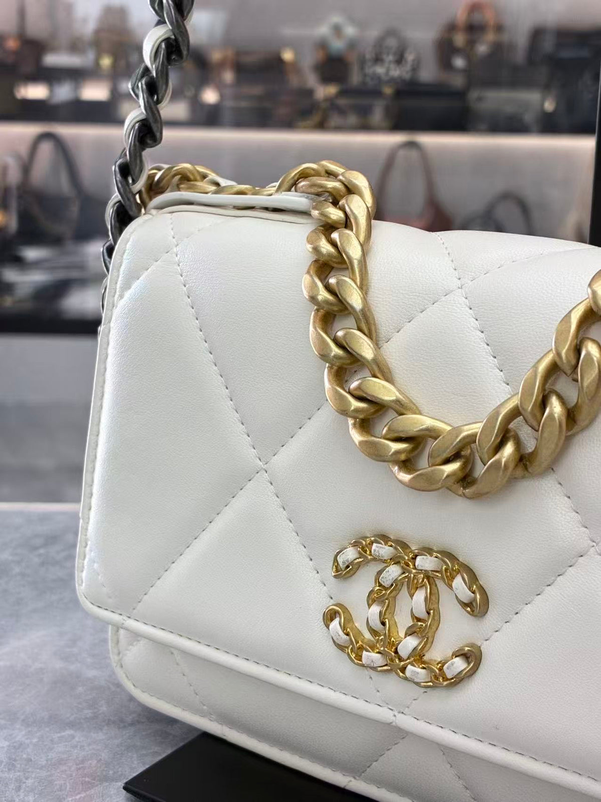 CHANEL 19 Wallet on Chain – Ivory Beige Lambskin, Two-Tone Gold & Silver Chain, Microchip Era, Good Pre-Owned