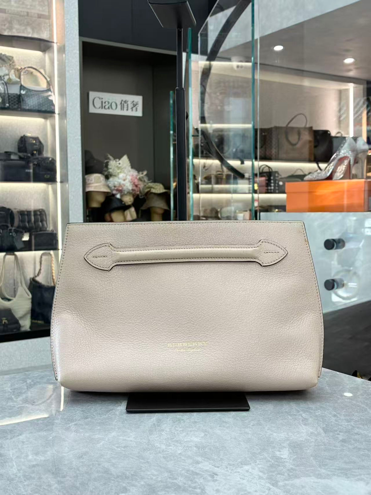 BURBERRY Leather Clutch – Nude with Gold Zip and Arrow Detail, Good Pre-Owned