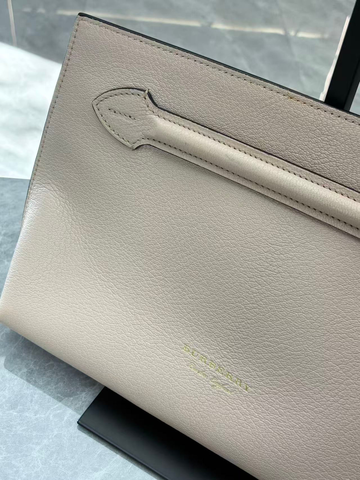 BURBERRY Leather Clutch – Nude with Gold Zip and Arrow Detail, Good Pre-Owned