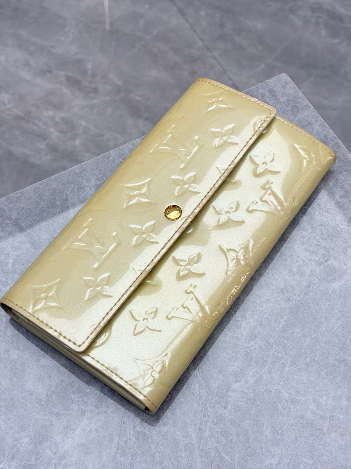 LOUIS VUITTON Flap Wallet – Ivory Patent Leather with Monogram Embossing, Gold Hardware, Good Pre-Owned