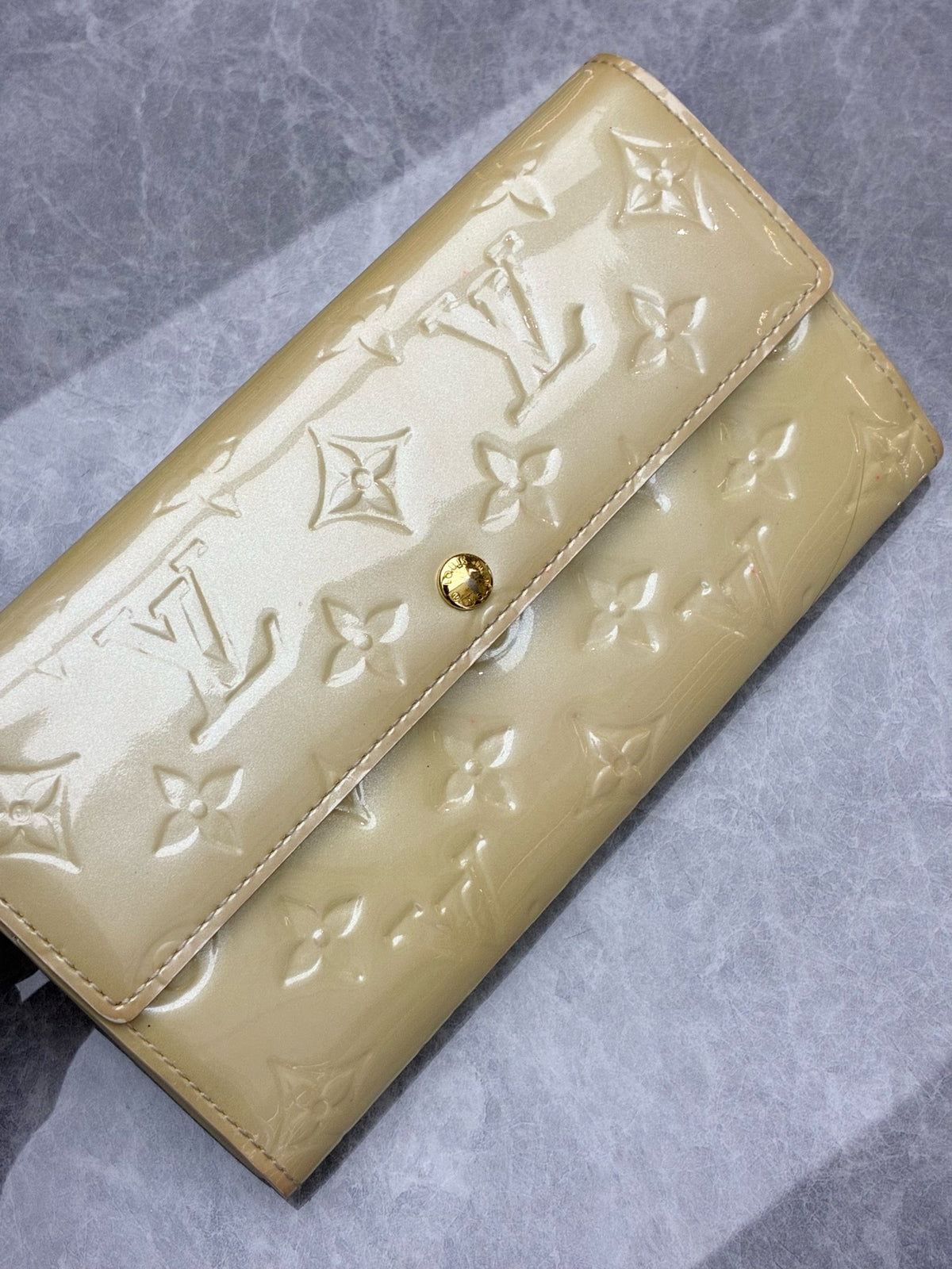 LOUIS VUITTON Flap Wallet – Ivory Patent Leather with Monogram Embossing, Gold Hardware, Good Pre-Owned