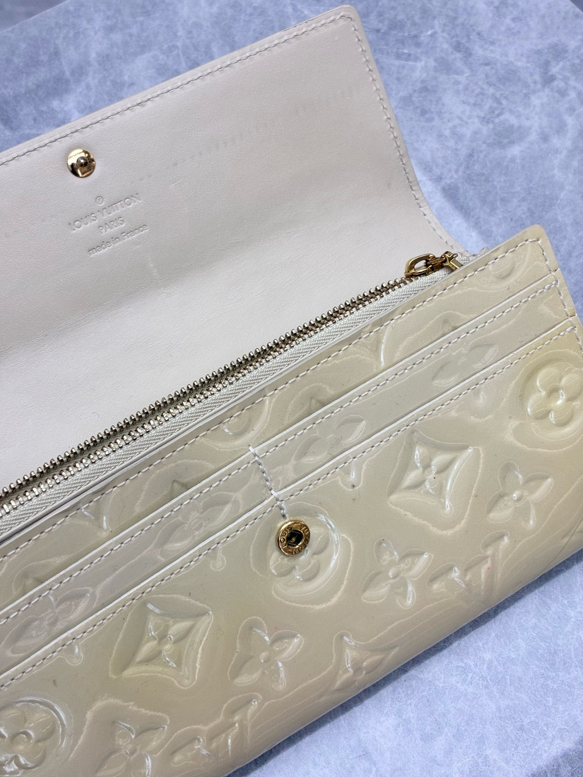 LOUIS VUITTON Flap Wallet – Ivory Patent Leather with Monogram Embossing, Gold Hardware, Good Pre-Owned