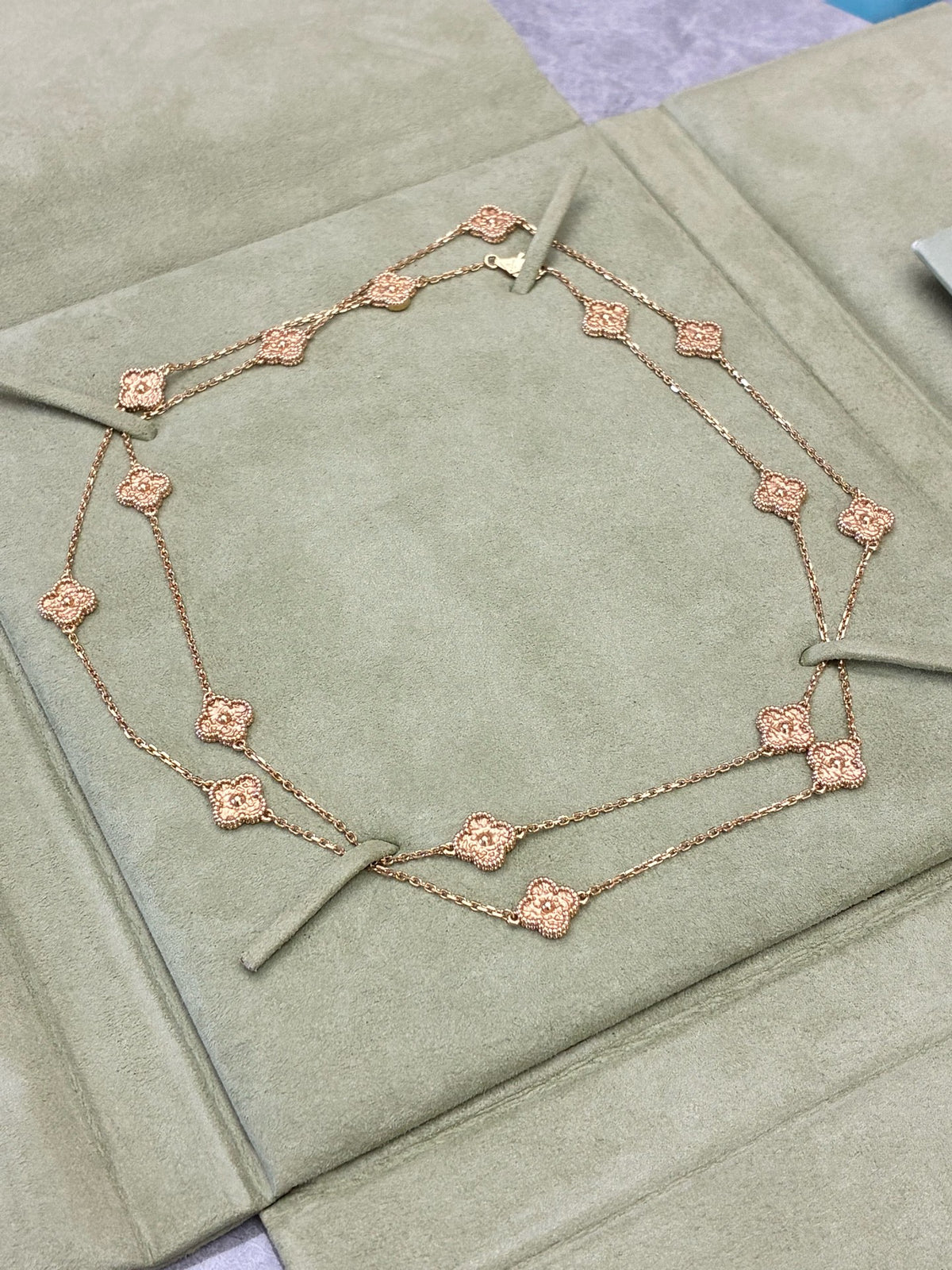 VAN CLEEF & ARPELS Sweet Alhambra Long Necklace – 18K Rose Gold with Carnelian, 16 Motifs, Good Pre-Owned