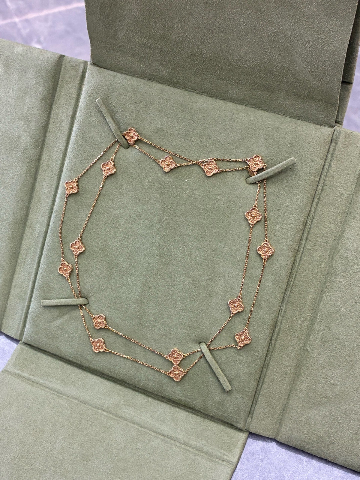 VAN CLEEF & ARPELS Sweet Alhambra Long Necklace – 18K Rose Gold with Carnelian, 16 Motifs, Good Pre-Owned